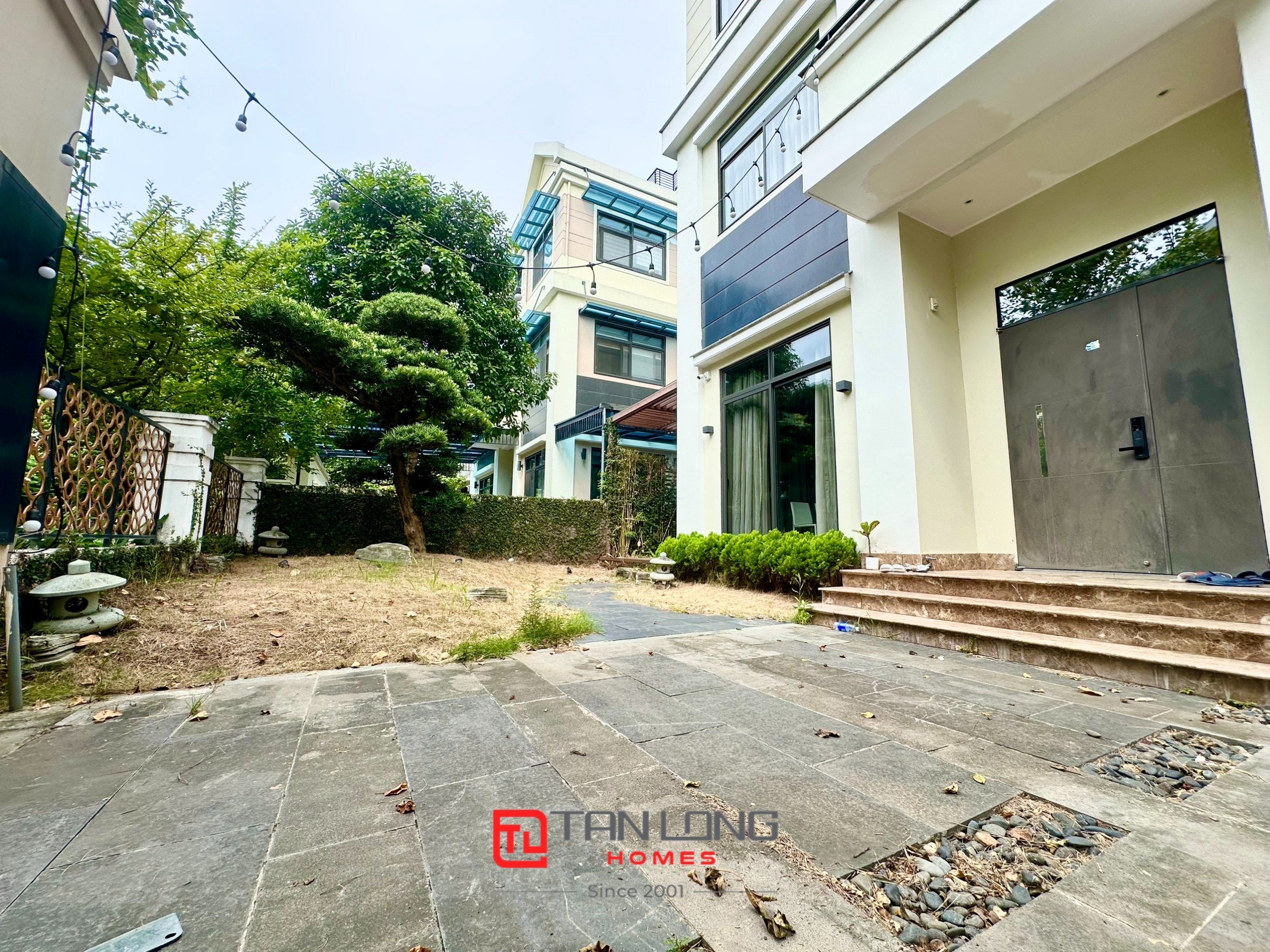 Cho thuê biệt thự song lập H7 Starlake: 222m2 x 3,5 tầng có sân vườn, giá tốt 19
