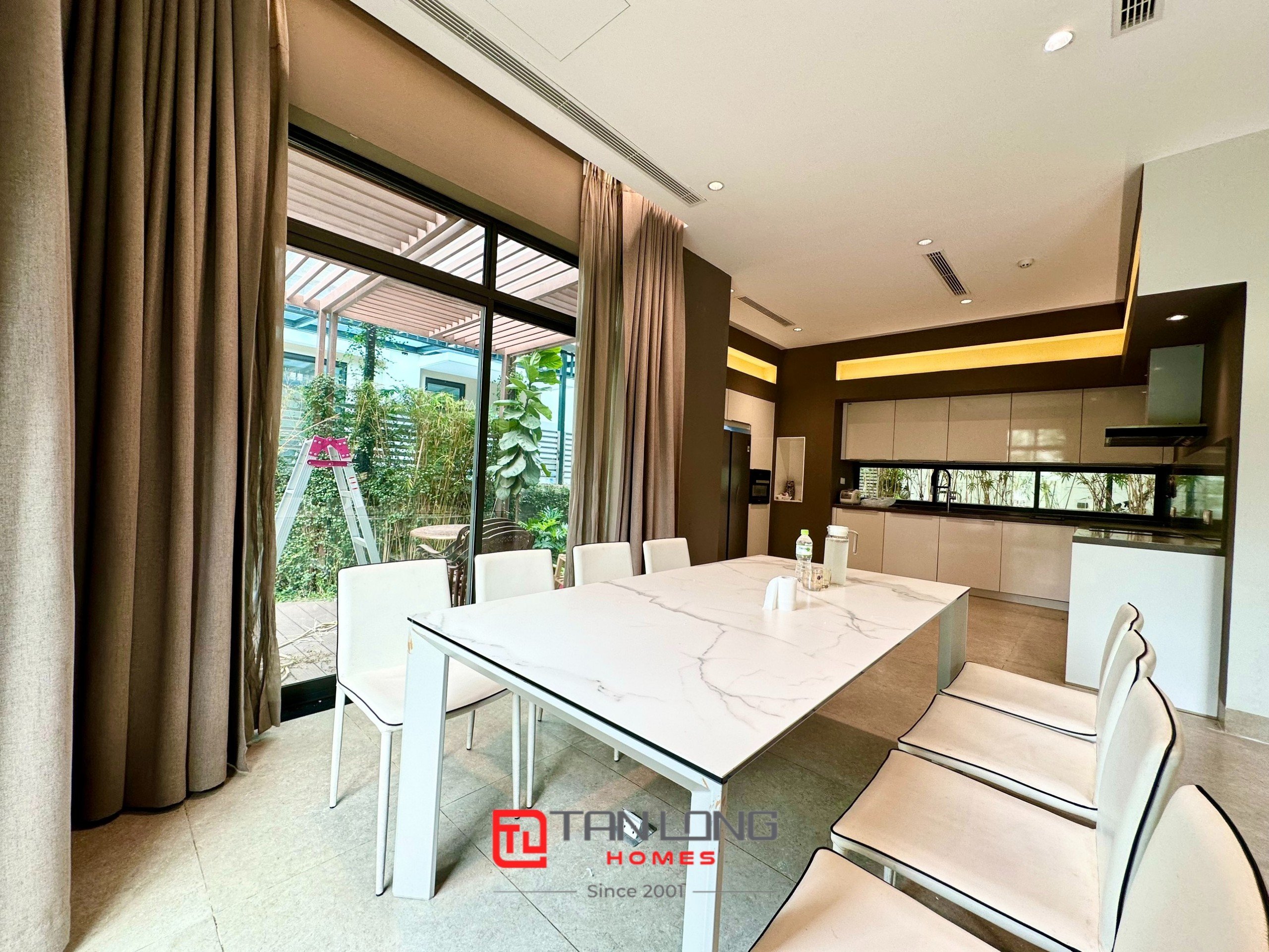 Cho thuê biệt thự song lập H7 Starlake: 222m2 x 3,5 tầng có sân vườn, giá tốt 6