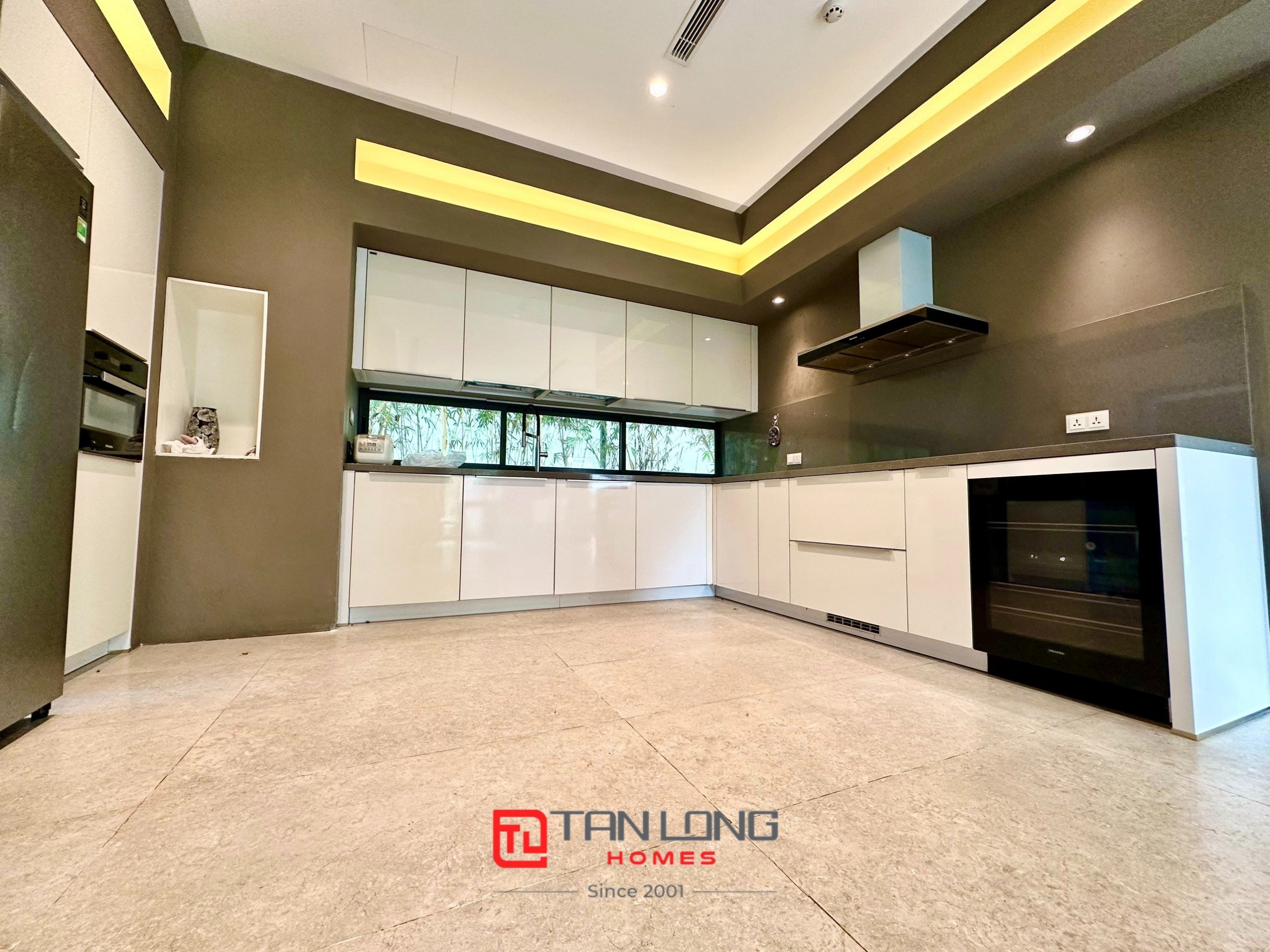 Cho thuê biệt thự song lập H7 Starlake: 222m2 x 3,5 tầng có sân vườn, giá tốt 8