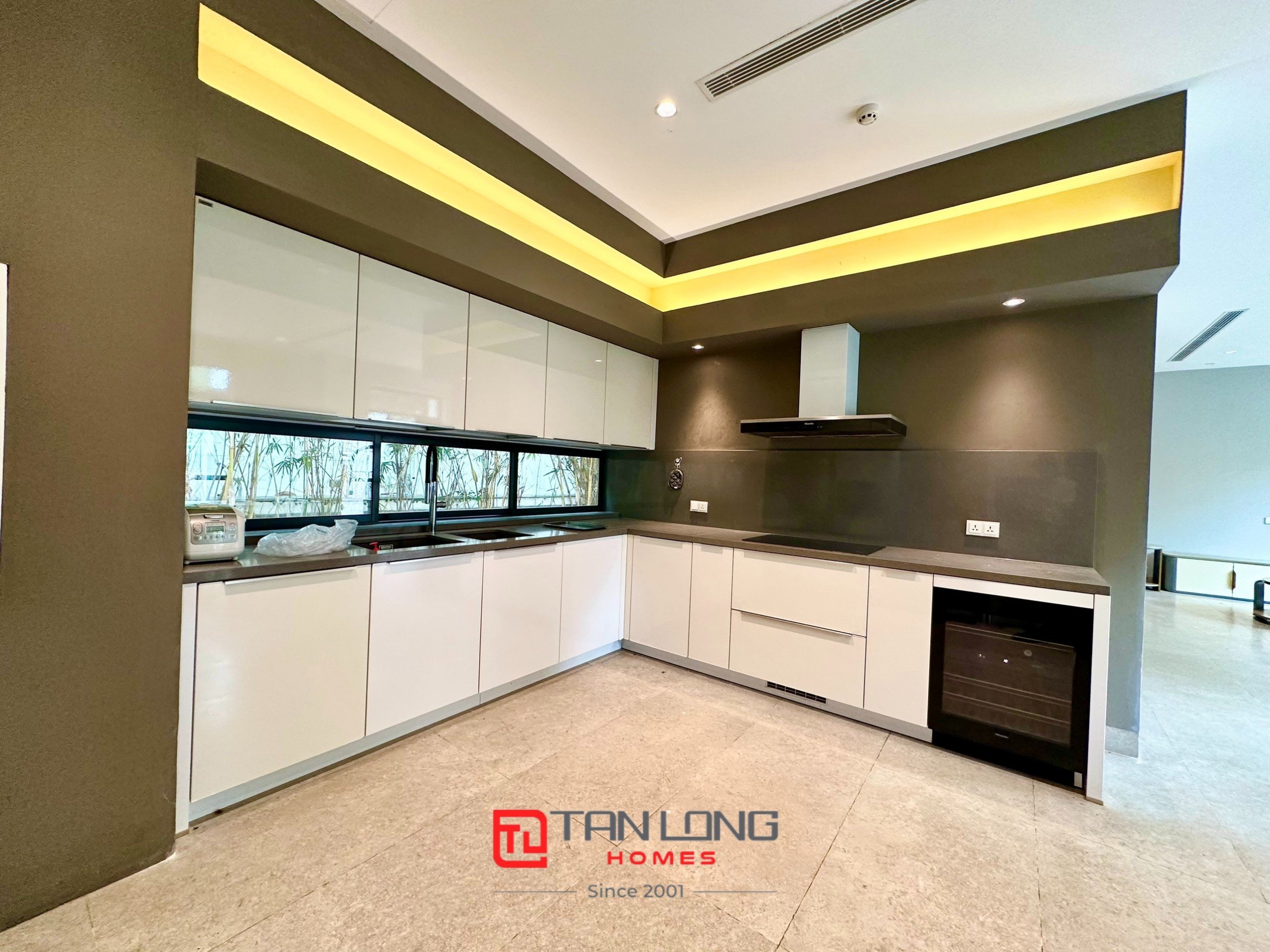 Cho thuê biệt thự song lập H7 Starlake: 222m2 x 3,5 tầng có sân vườn, giá tốt 9