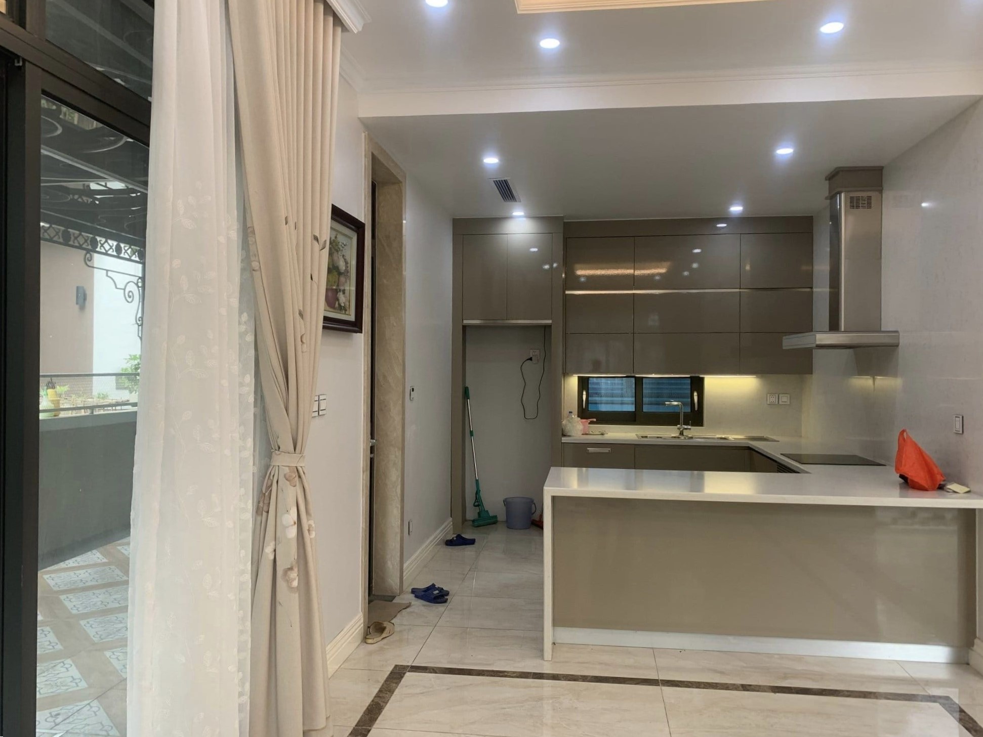 Cho thuê biệt thự song lập Starlake 220m2 x 3 tầng đồ cơ bản, vị trí đẹp 2