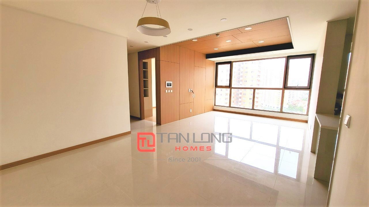 Cho thuê căn 2 ngủ 101m2 tầng trung, đồ cơ bản, giá tốt tại 903 Starlake 1