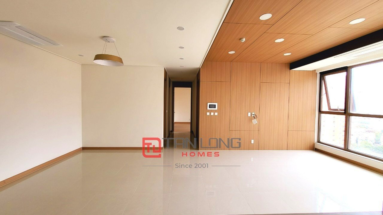 Cho thuê căn 2 ngủ 101m2 tầng trung, đồ cơ bản, giá tốt tại 903 Starlake 2