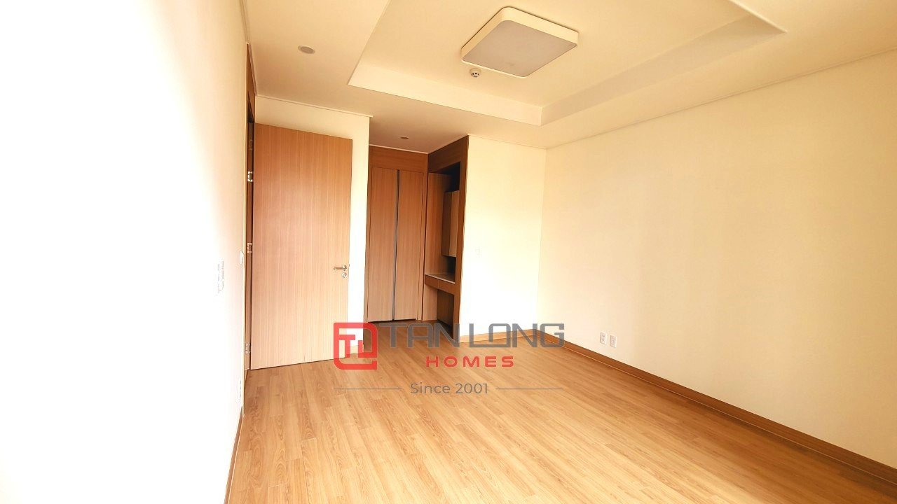 Cho thuê căn 2 ngủ 101m2 tầng trung, đồ cơ bản, giá tốt tại 903 Starlake 5