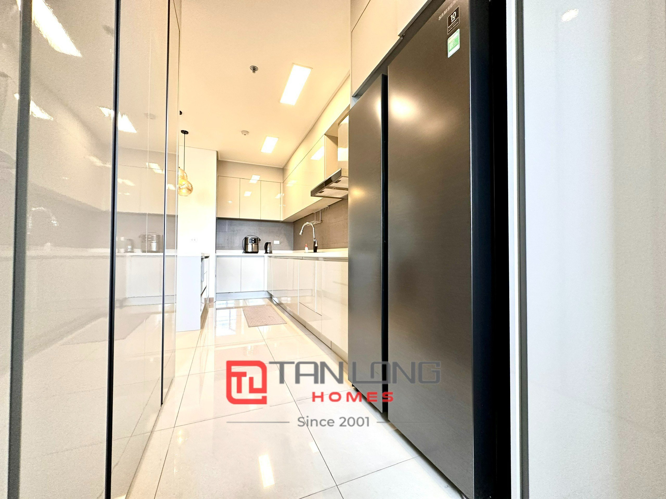 Cho thuê căn 2 ngủ 96m2 tầng cao full đồ mới tòa 902 Starlake, sẵn nhà trống 11