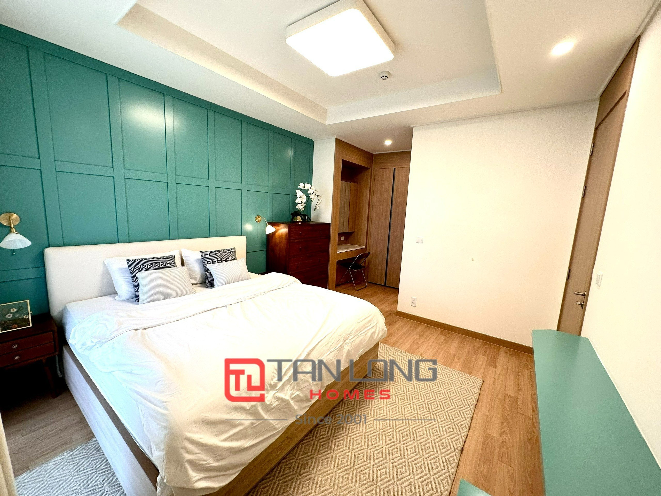 Cho thuê căn 2 ngủ 96m2 tầng cao full đồ mới tòa 902 Starlake, sẵn nhà trống 16