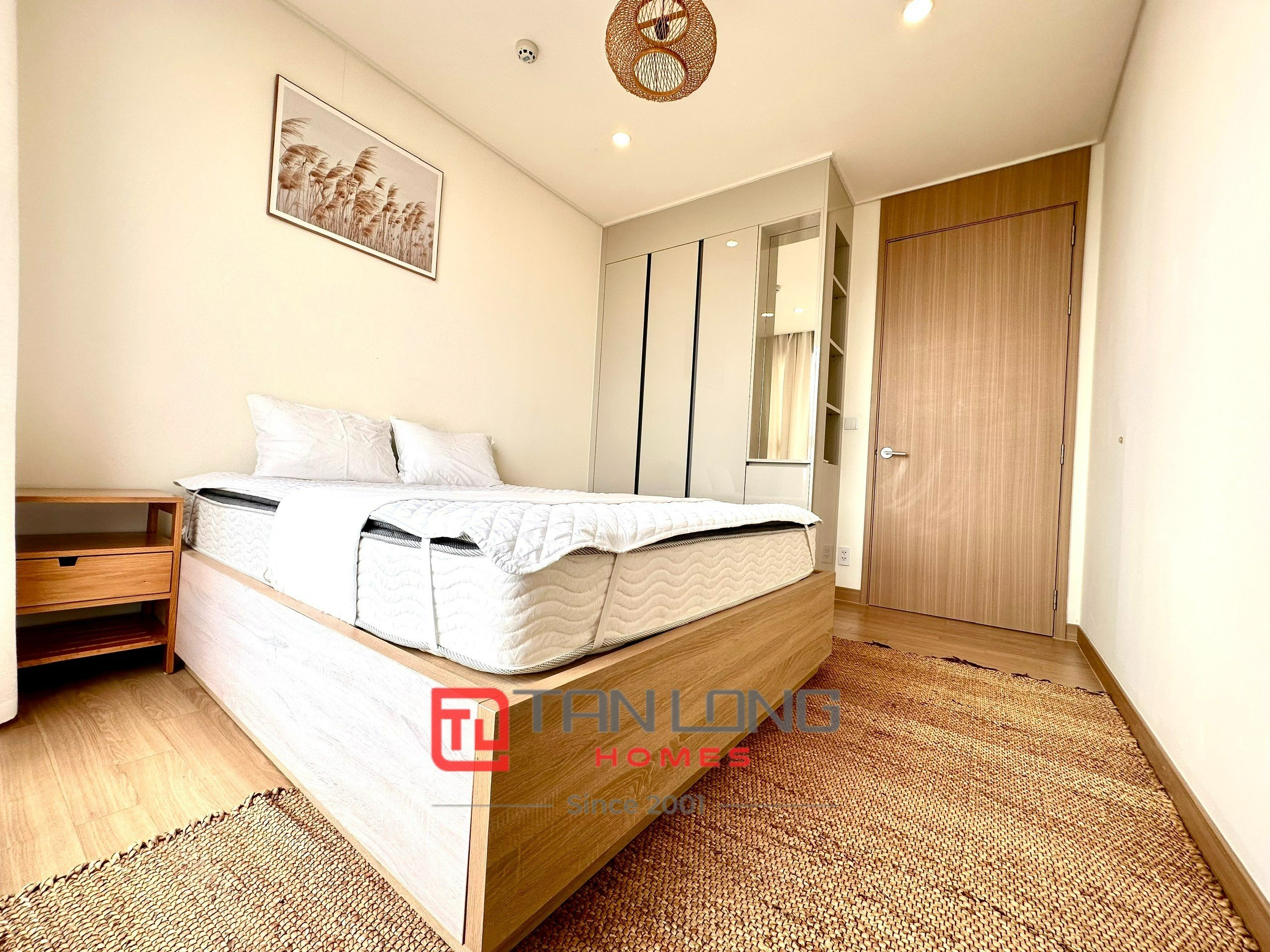 Cho thuê căn 2 ngủ 96m2 tầng cao full đồ mới tòa 902 Starlake, sẵn nhà trống 18