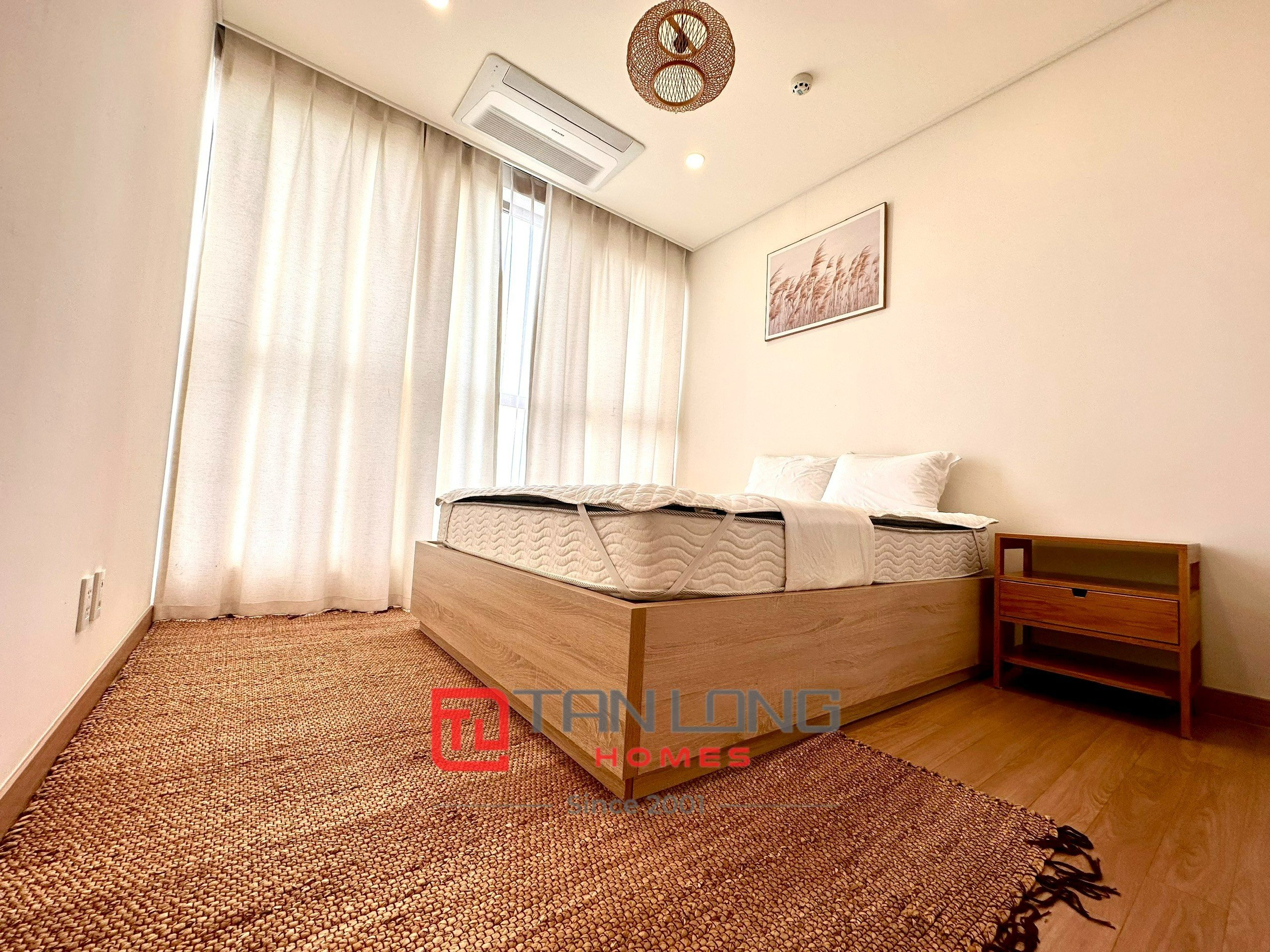 Cho thuê căn 2 ngủ 96m2 tầng cao full đồ mới tòa 902 Starlake, sẵn nhà trống 19