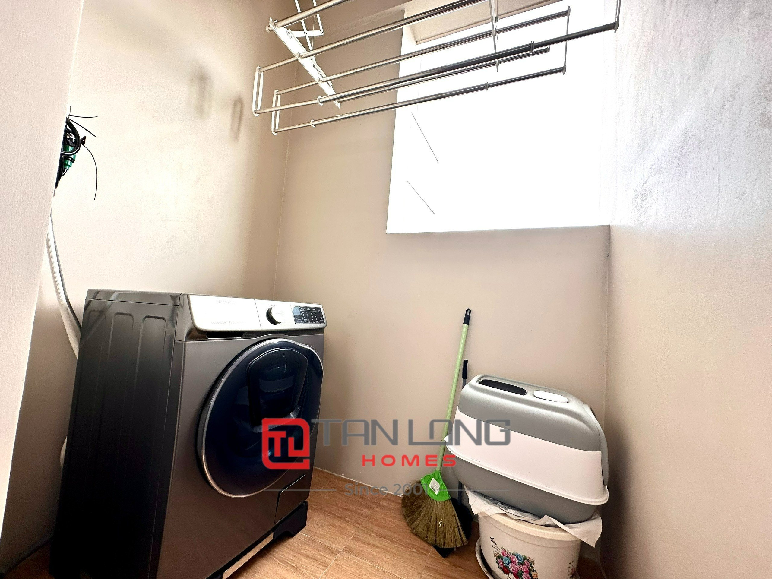 Cho thuê căn 2 ngủ 96m2 tầng cao full đồ mới tòa 902 Starlake, sẵn nhà trống 22