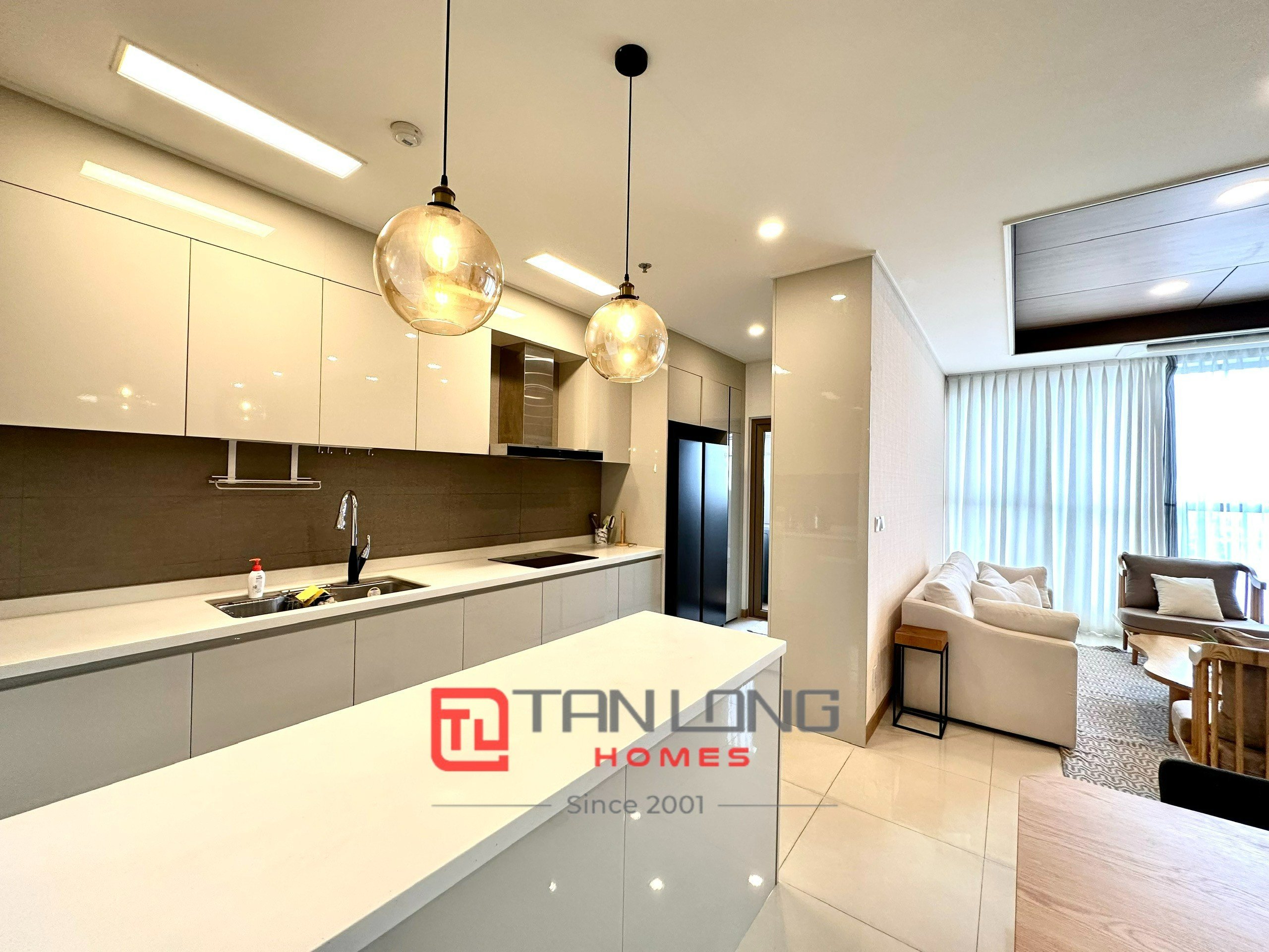 Cho thuê căn 2 ngủ 96m2 tầng cao full đồ mới tòa 902 Starlake, sẵn nhà trống 9