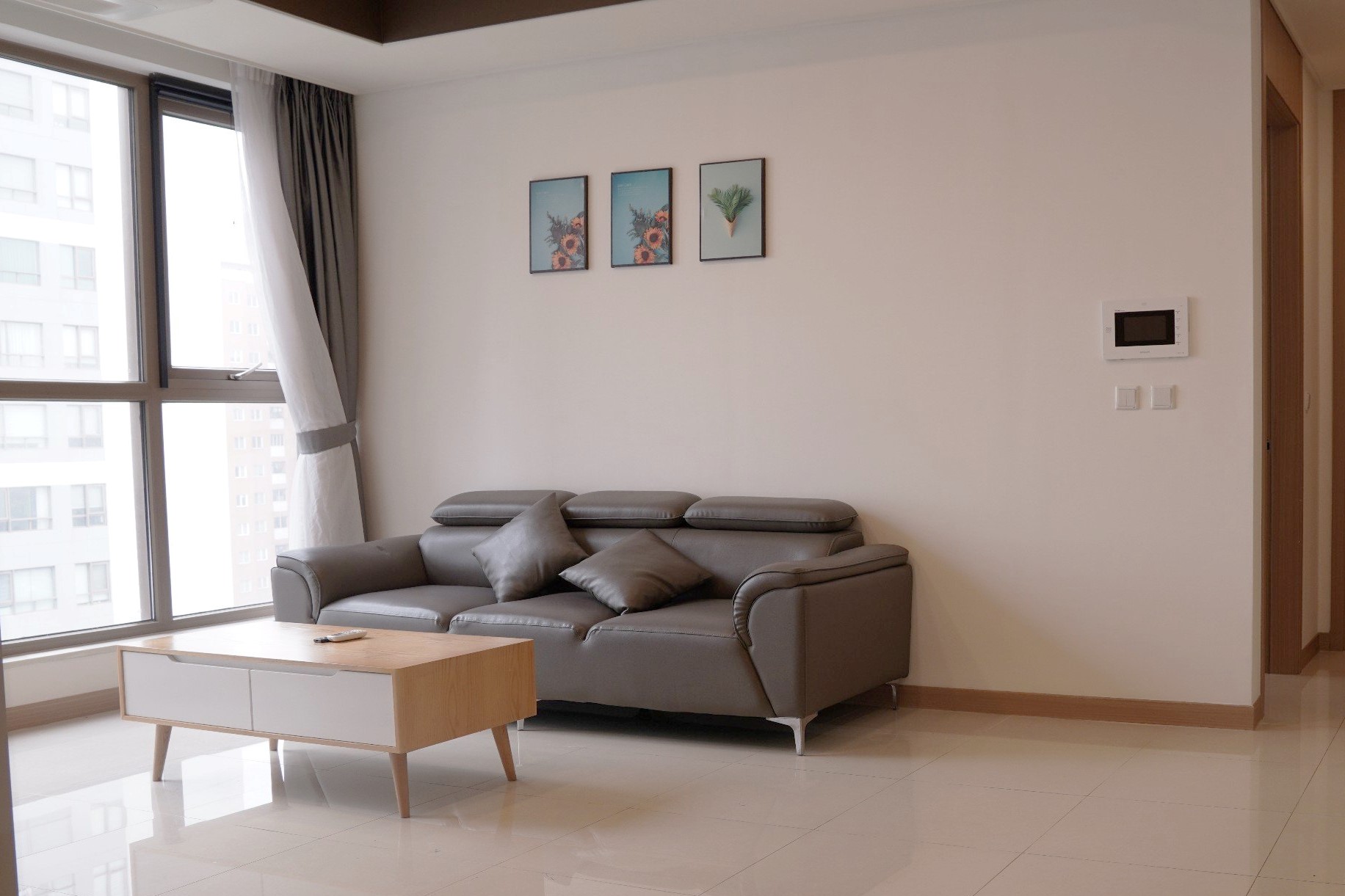 Cho thuê căn 2 ngủ 98m2 full đồ mới, tầng trung view hồ siêu đẹp tại 902 Starlake 2