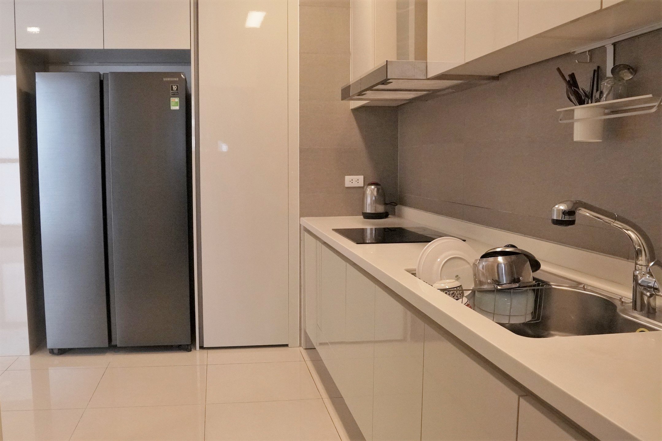 Cho thuê căn 2 ngủ 98m2 full đồ mới, tầng trung view hồ siêu đẹp tại 902 Starlake 5