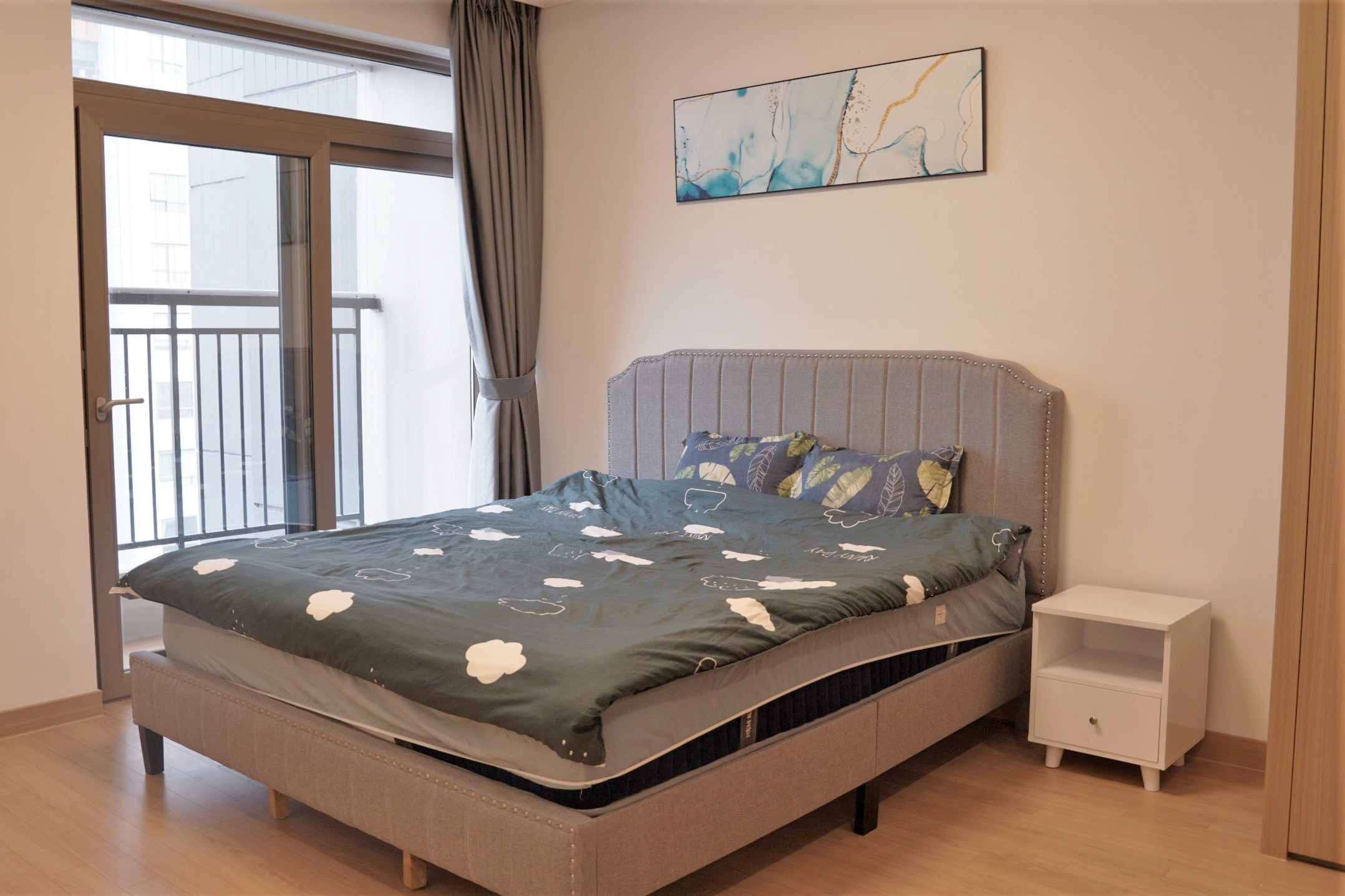 Cho thuê căn 2 ngủ 98m2 full đồ mới, tầng trung view hồ siêu đẹp tại 902 Starlake 8