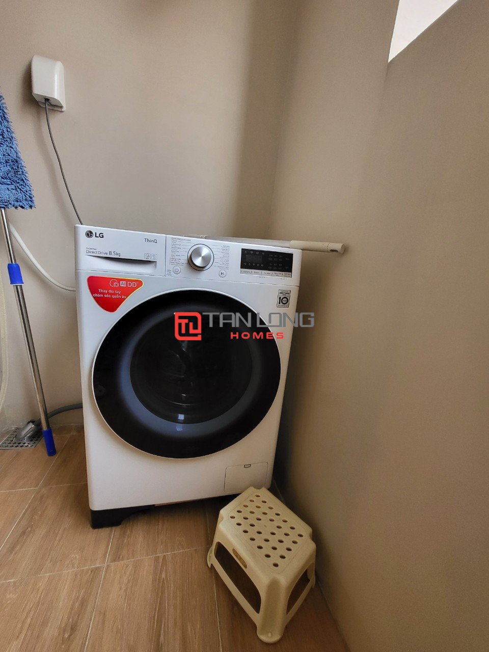 Cho thuê căn 2PN/100m2 tầng cao, nhà mới full đồ tại 903A Starlake 16