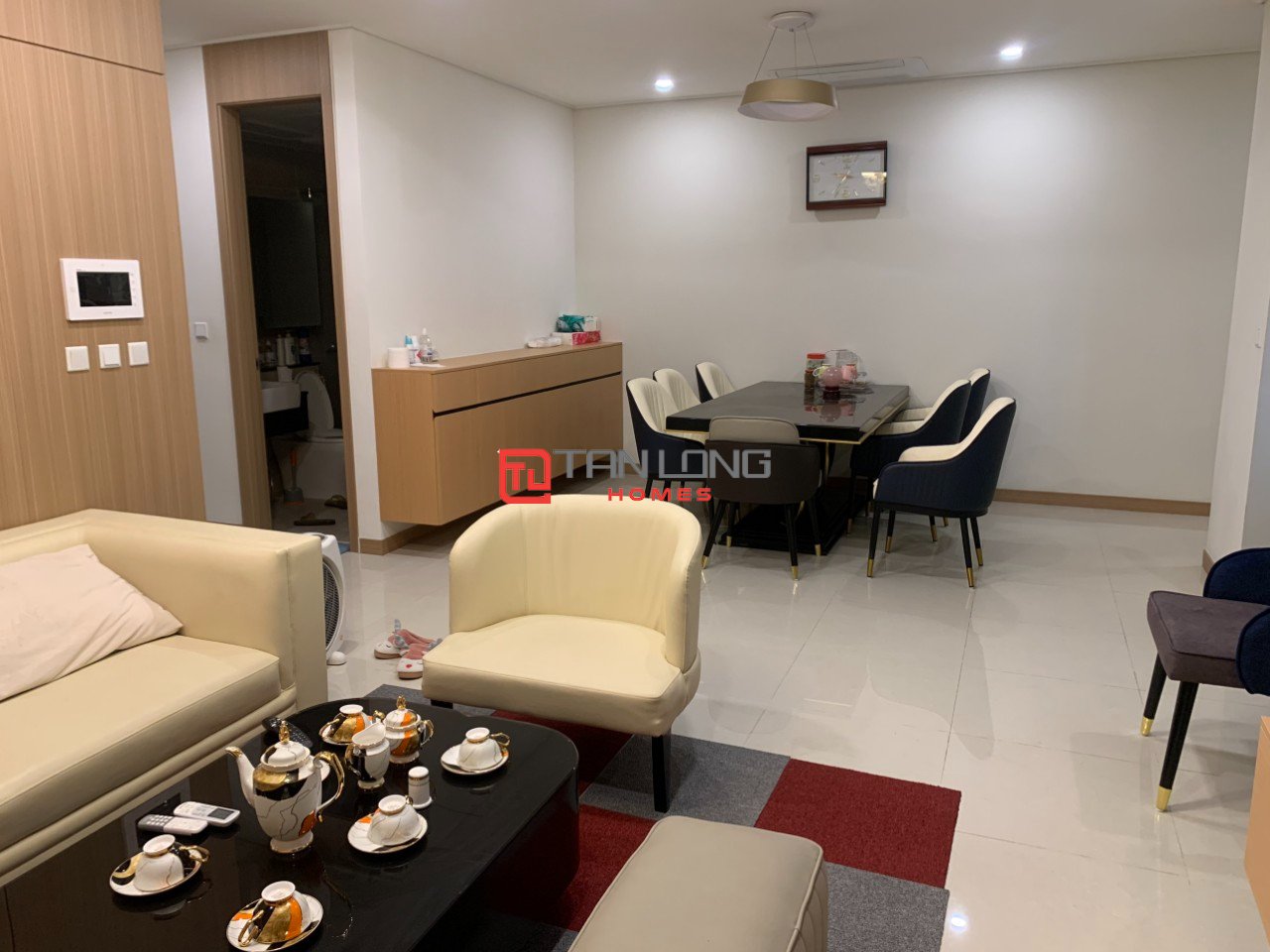 Cho thuê căn 2PN/100m2 tầng cao, nhà mới full đồ tại 903A Starlake 4
