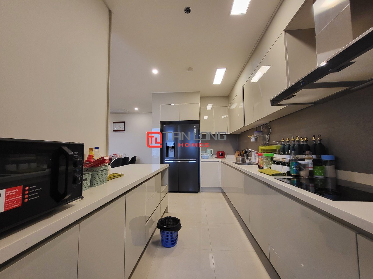 Cho thuê căn 2PN/100m2 tầng cao, nhà mới full đồ tại 903A Starlake 8