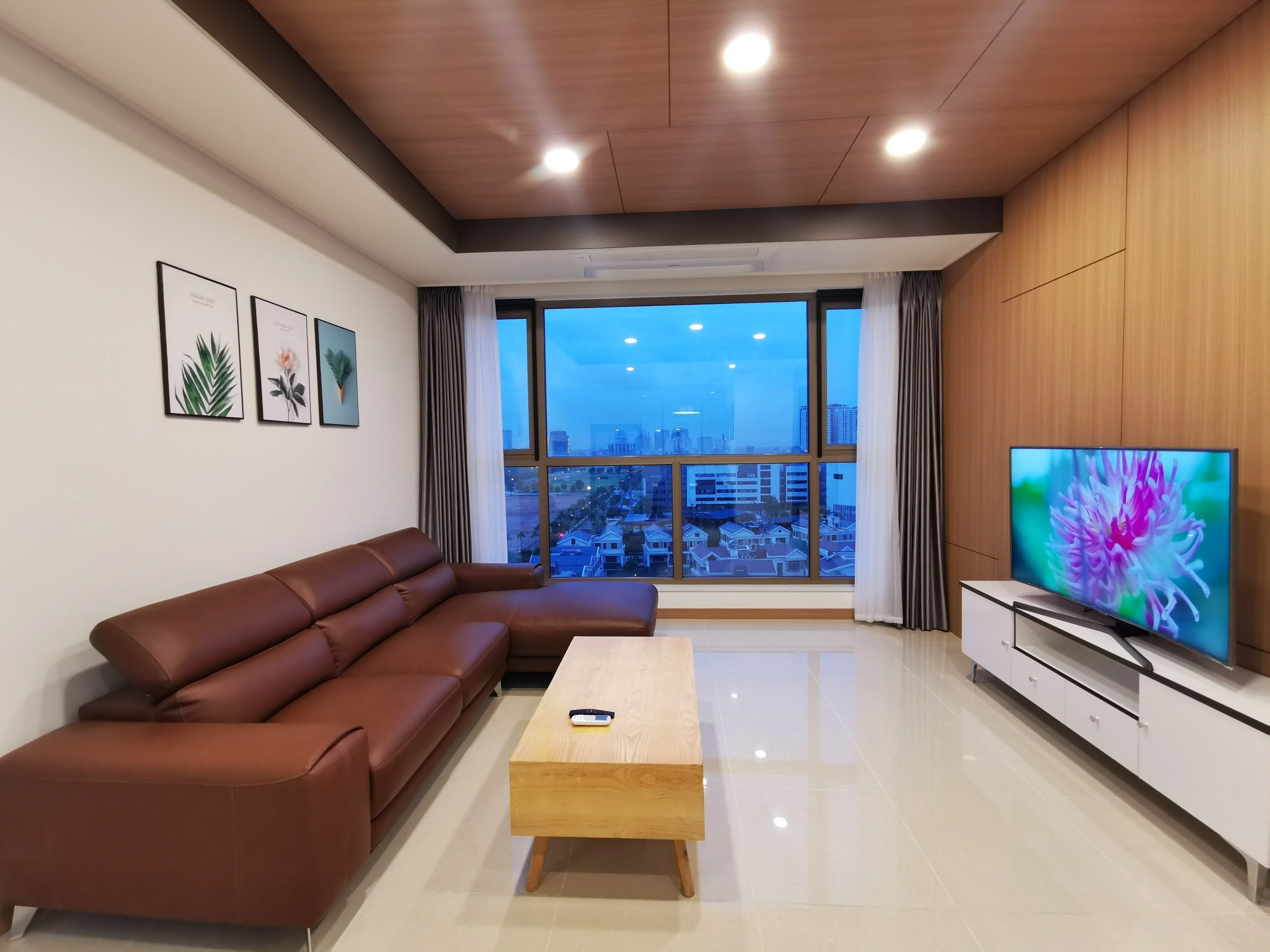 Cho thuê căn 2PN/91,2m2 tầng trung view biệt thự Full đồ mới đẹp tại 902 Starlake 1