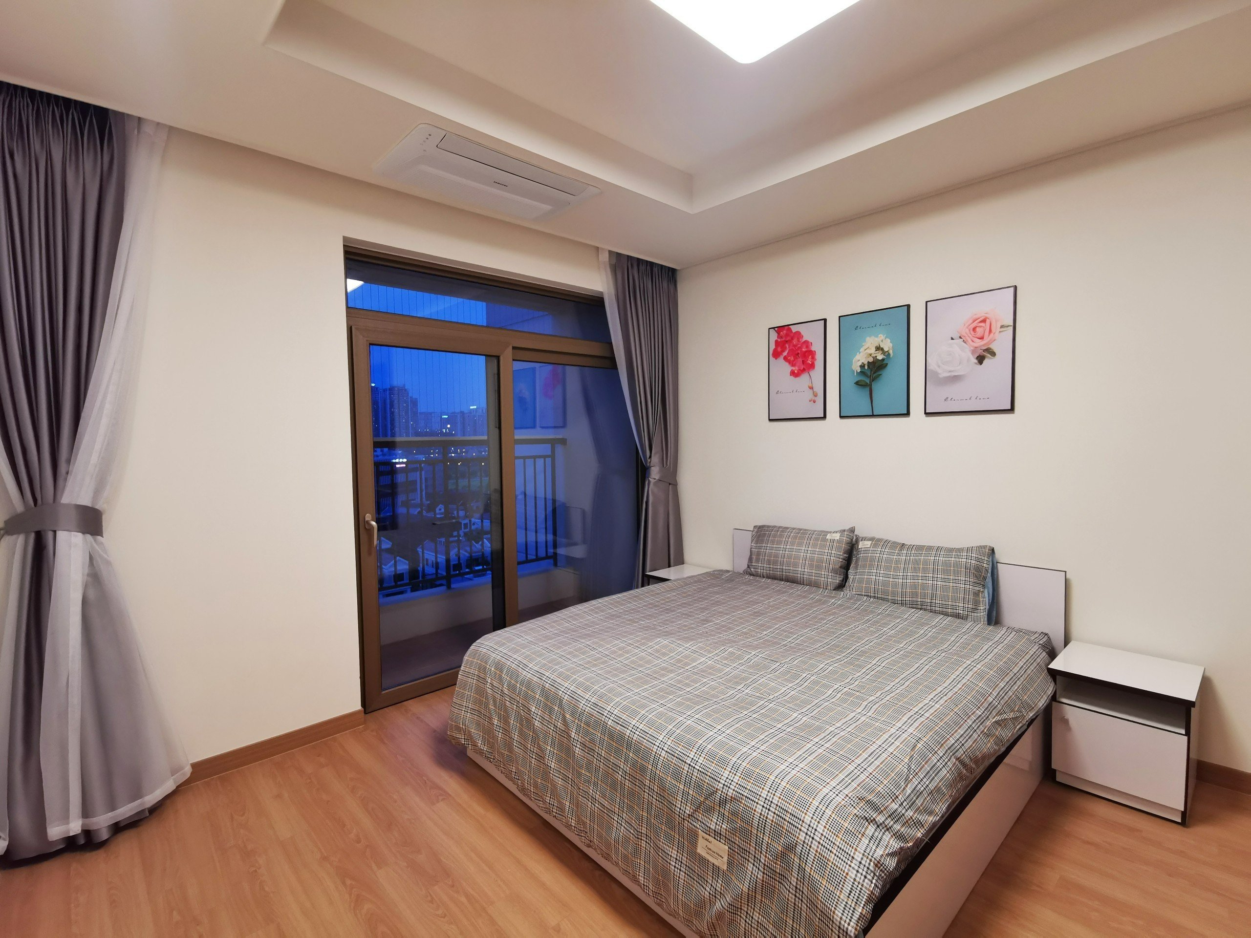 Cho thuê căn 2PN/91,2m2 tầng trung view biệt thự Full đồ mới đẹp tại 902 Starlake 10