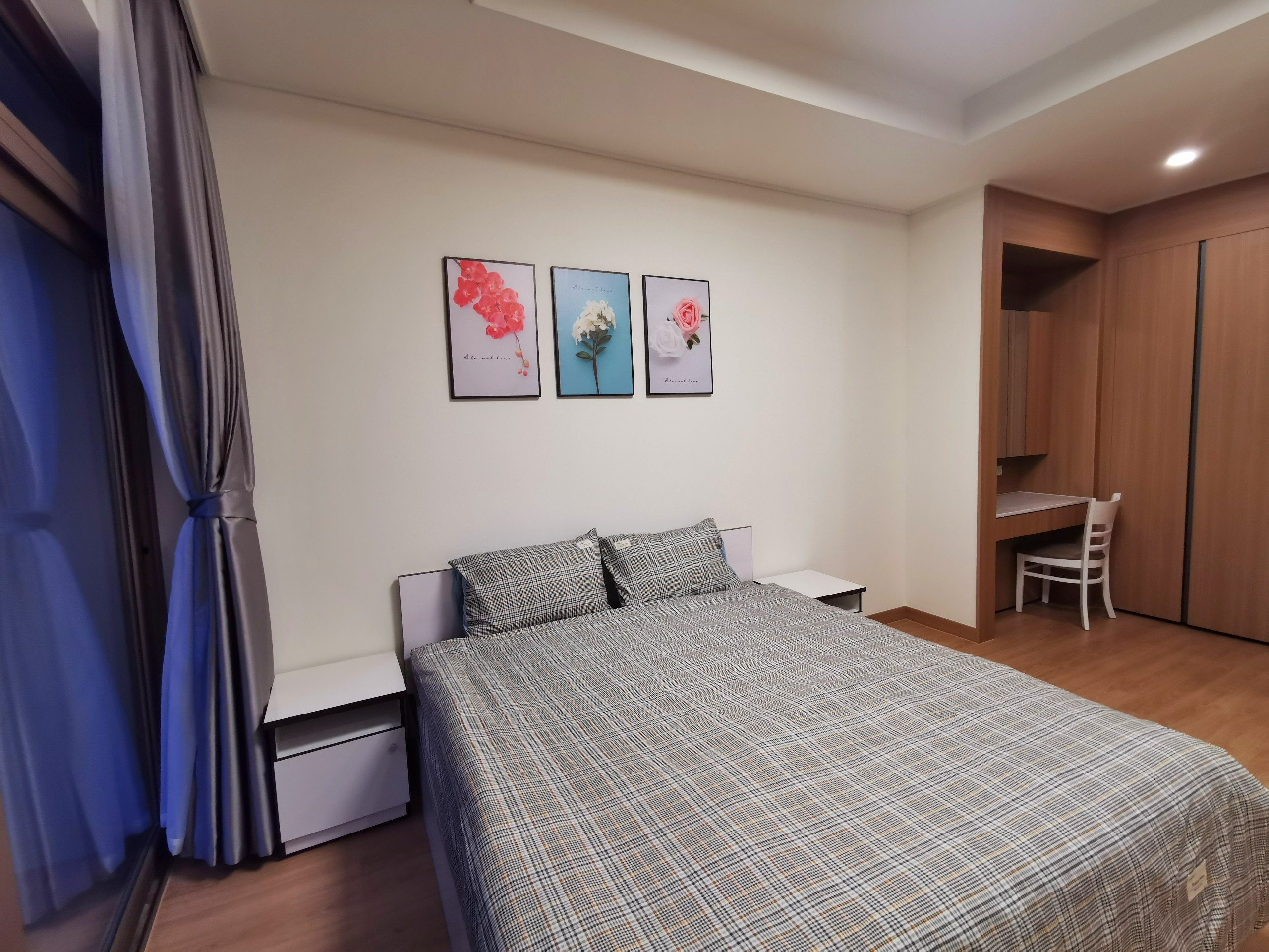 Cho thuê căn 2PN/91,2m2 tầng trung view biệt thự Full đồ mới đẹp tại 902 Starlake 11
