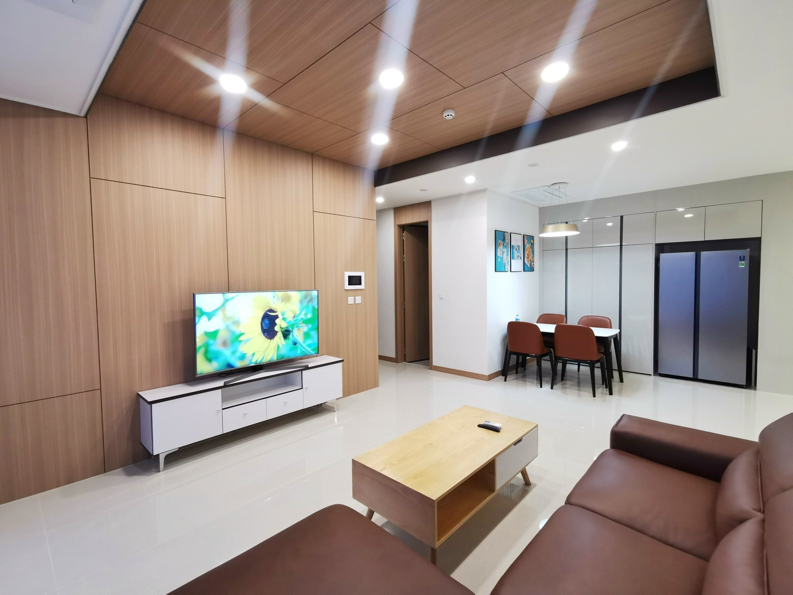 Cho thuê căn 2PN/91,2m2 tầng trung view biệt thự Full đồ mới đẹp tại 902 Starlake 5