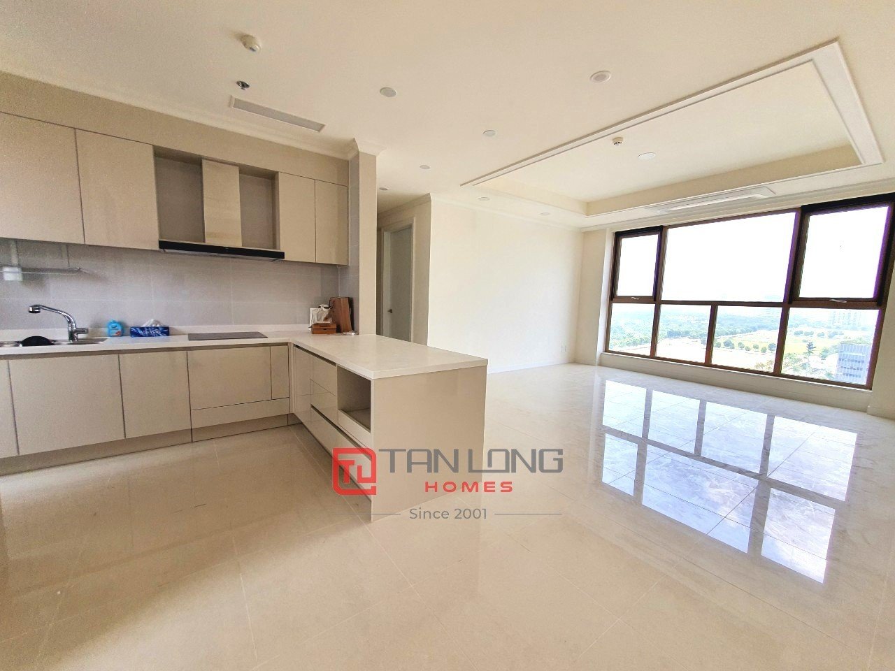 Cho thuê căn 3 ngủ 112m2 đồ cơ bản, tầng cao view Hồ tòa 902 Starlake 3