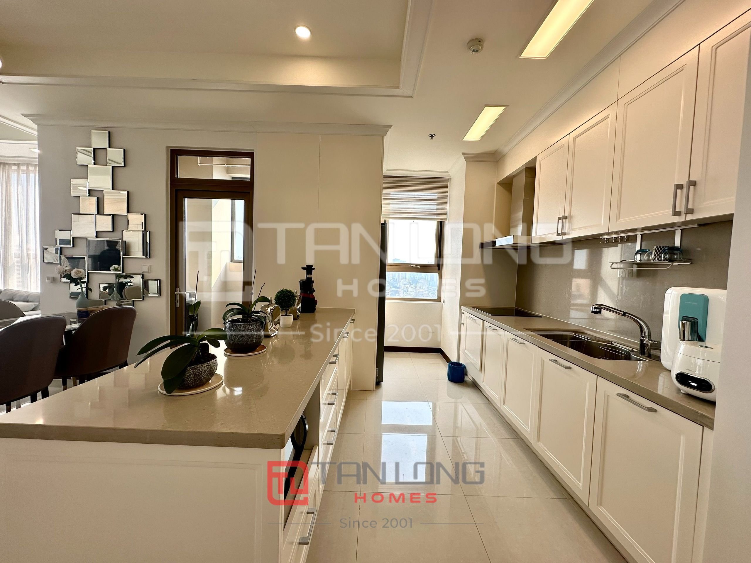 Cho thuê căn 3 ngủ 125.5m2 full đồ nhập khẩu, view 2 hồ đẳng cấp tại 903 Starlake 4