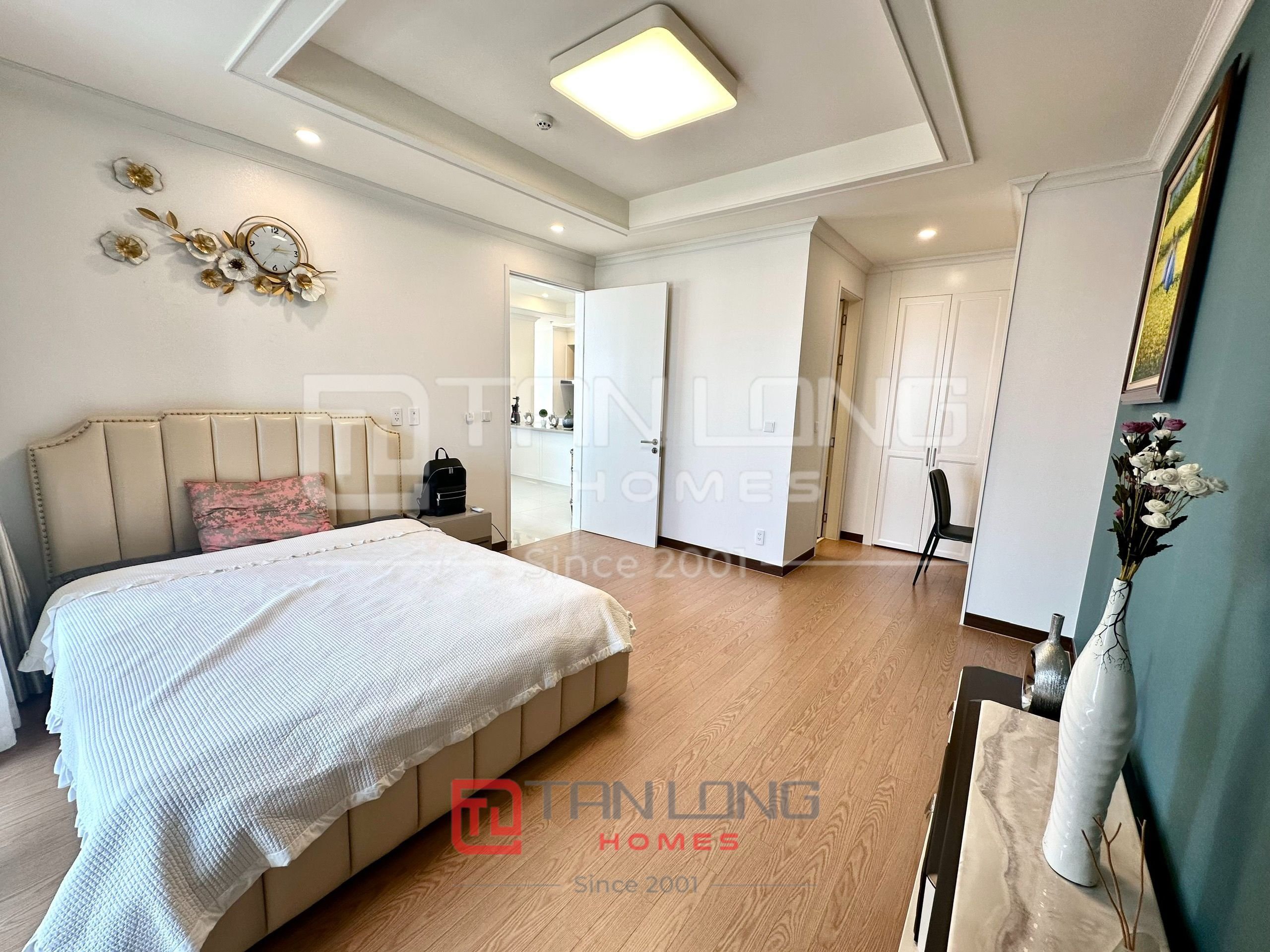 Cho thuê căn 3 ngủ 125.5m2 full đồ nhập khẩu, view 2 hồ đẳng cấp tại 903 Starlake 5