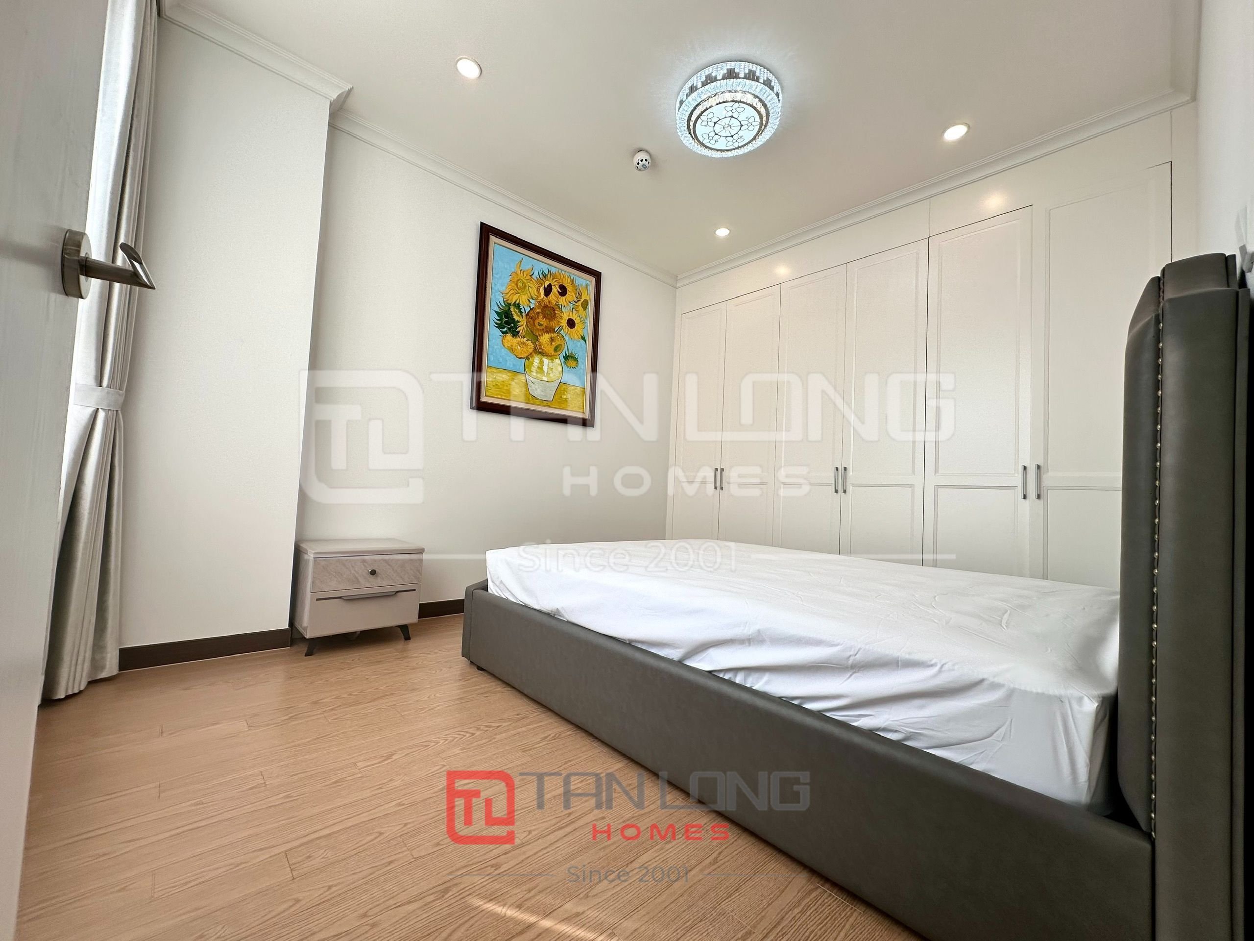 Cho thuê căn 3 ngủ 125.5m2 full đồ nhập khẩu, view 2 hồ đẳng cấp tại 903 Starlake 7