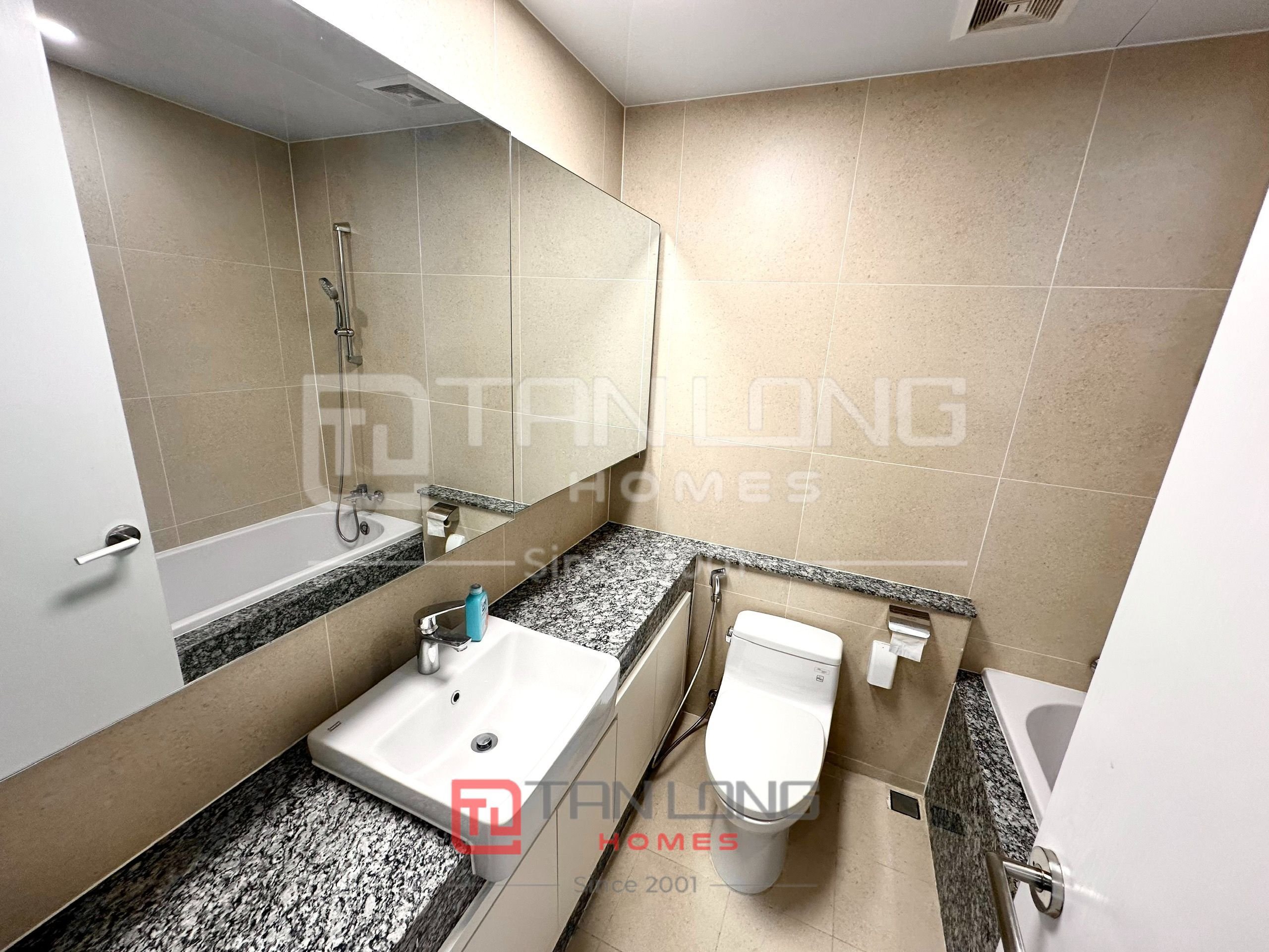Cho thuê căn 3 ngủ 125.5m2 full đồ nhập khẩu, view 2 hồ đẳng cấp tại 903 Starlake 9
