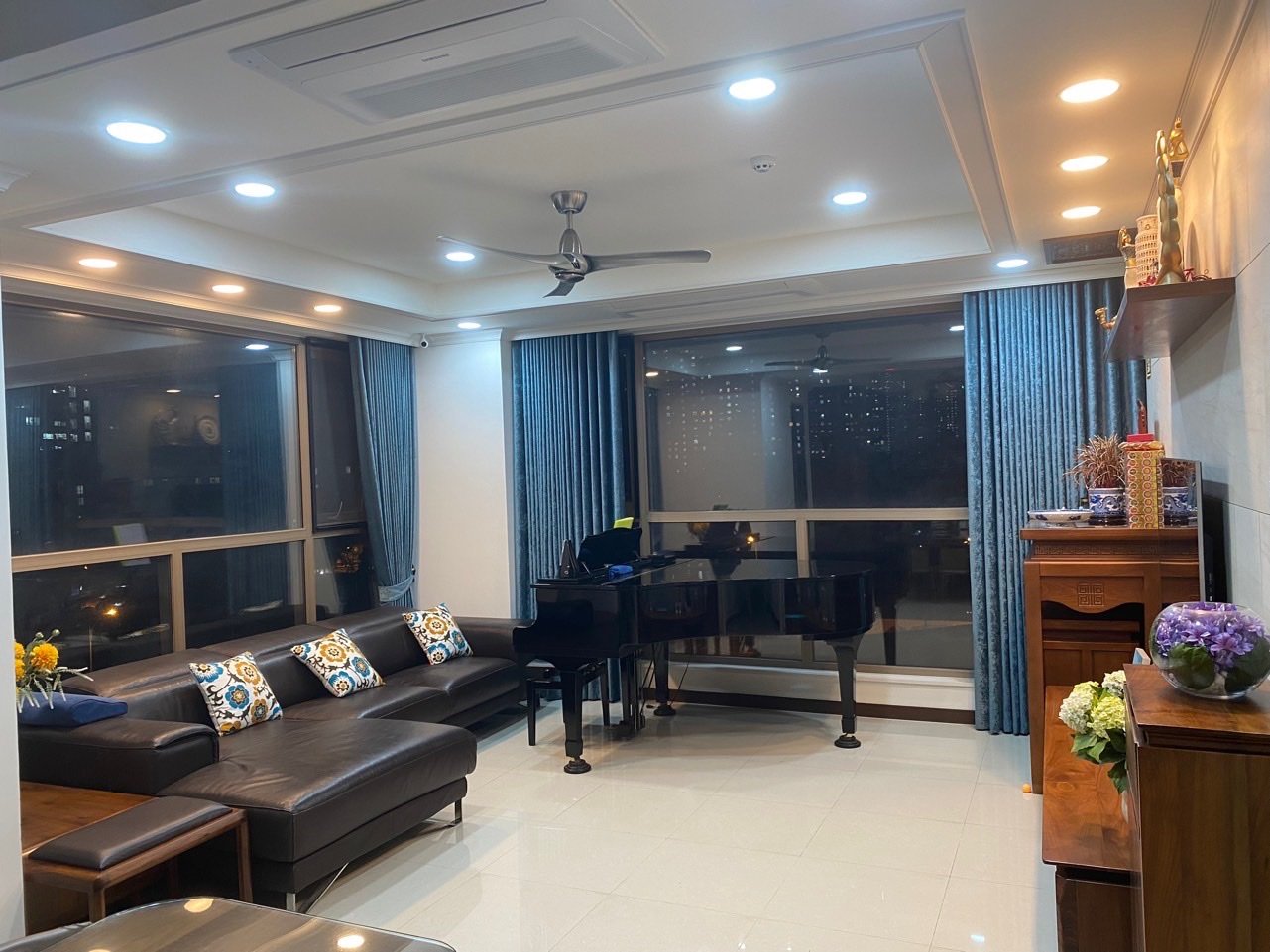 Cho thuê căn 3 ngủ 155m2 tầng thấp full đồ tòa 901 Starlake 2