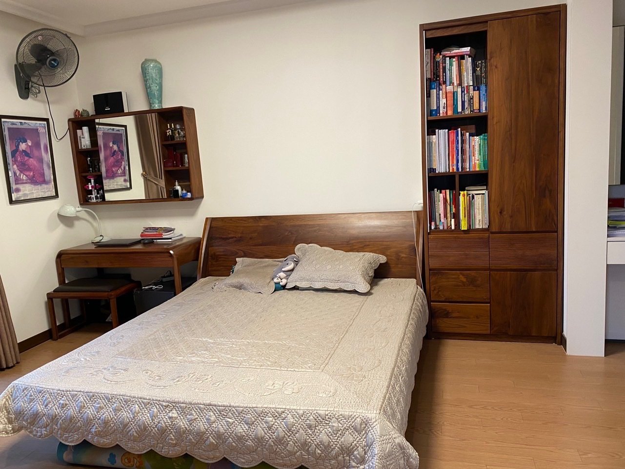 Cho thuê căn 3 ngủ 155m2 tầng thấp full đồ tòa 901 Starlake 4