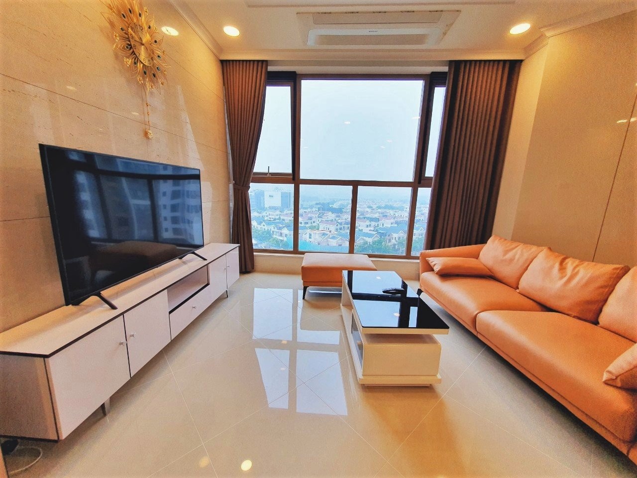 Cho thuê căn 3PN/110m2 tầng thấp view Biệt thự tại 901B Starlake 1
