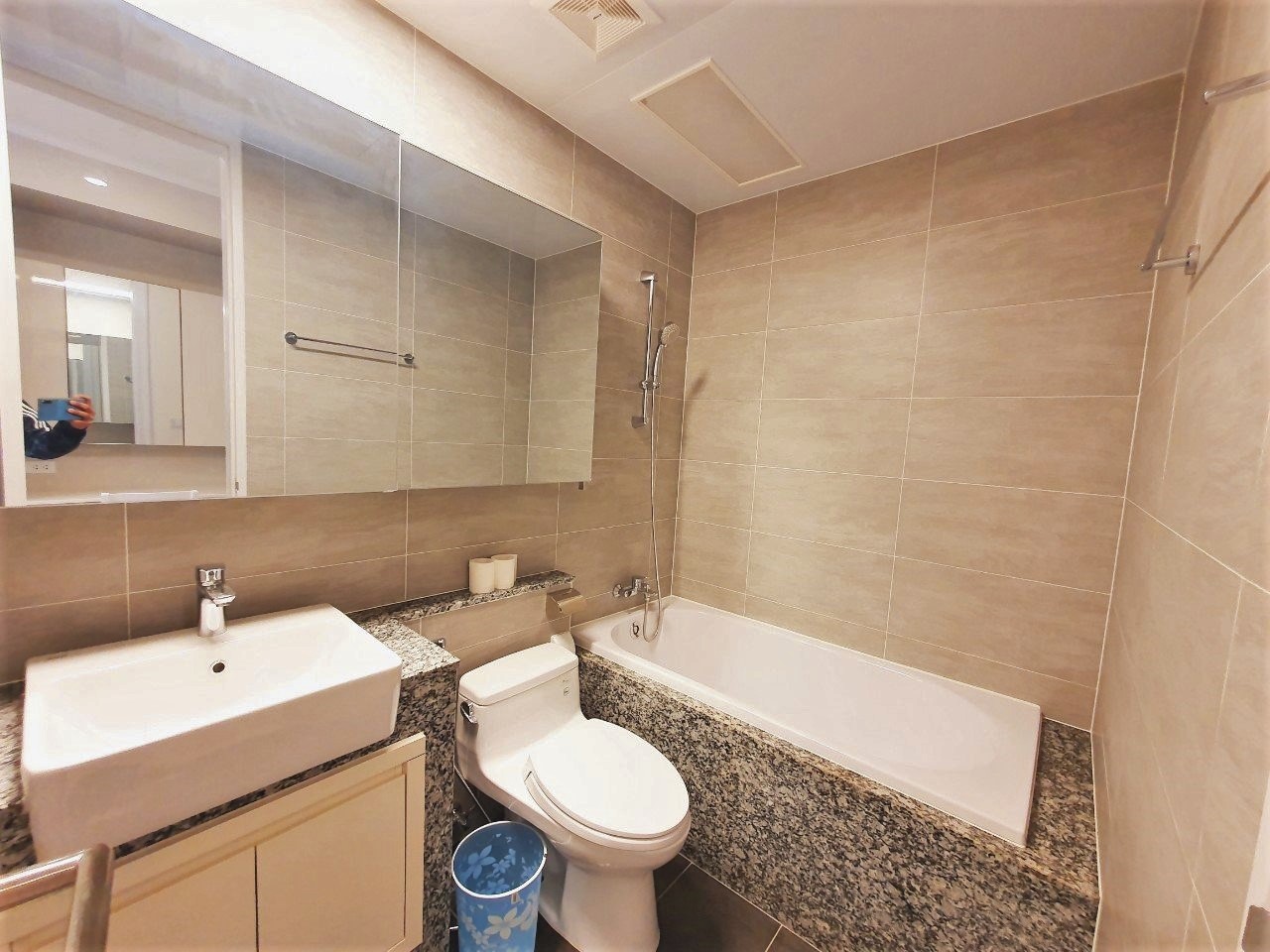 Cho thuê căn 3PN/110m2 tầng thấp view Biệt thự tại 901B Starlake 7