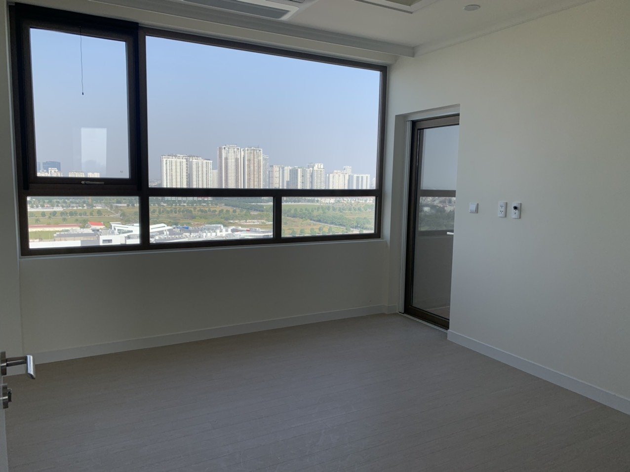 Cho thuê căn 3PN/112m2 - Mẫu F, tầng trung tại 902 Starlake Tây Hồ 6