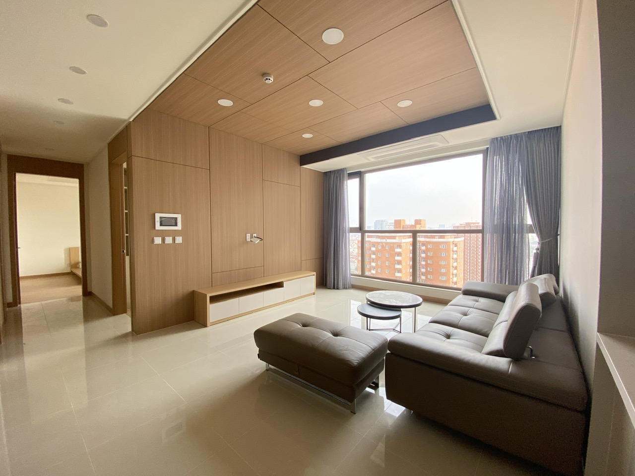 Cho thuê căn D-101m2 full đồ mới, tầng cao, hướng Nam tòa 903 Starlake 1