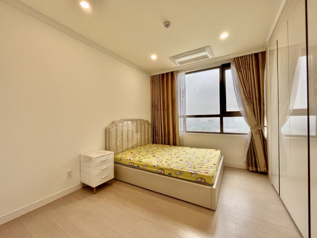 Cho thuê căn E-109,8m2 full đồ tầng cao view đẹp nhất tòa 903 Starlake 6