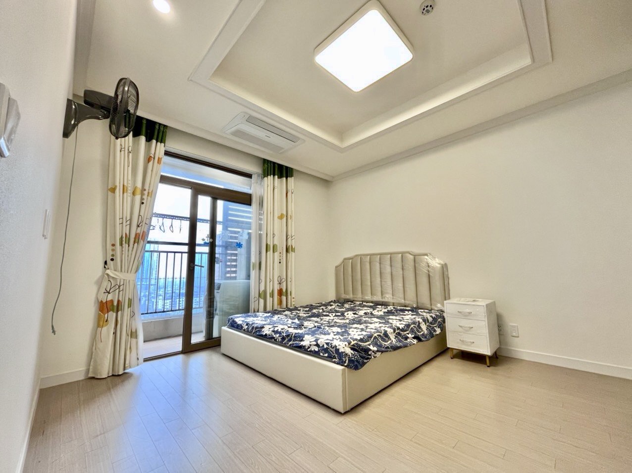 Cho thuê căn E-109,8m2 full đồ tầng cao view đẹp nhất tòa 903 Starlake 7
