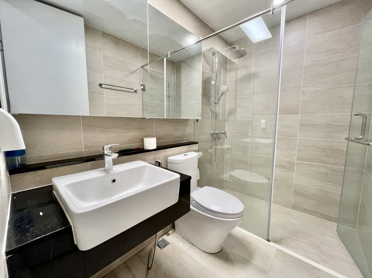 Cho thuê căn E-109,8m2 full đồ tầng cao view đẹp nhất tòa 903 Starlake 9