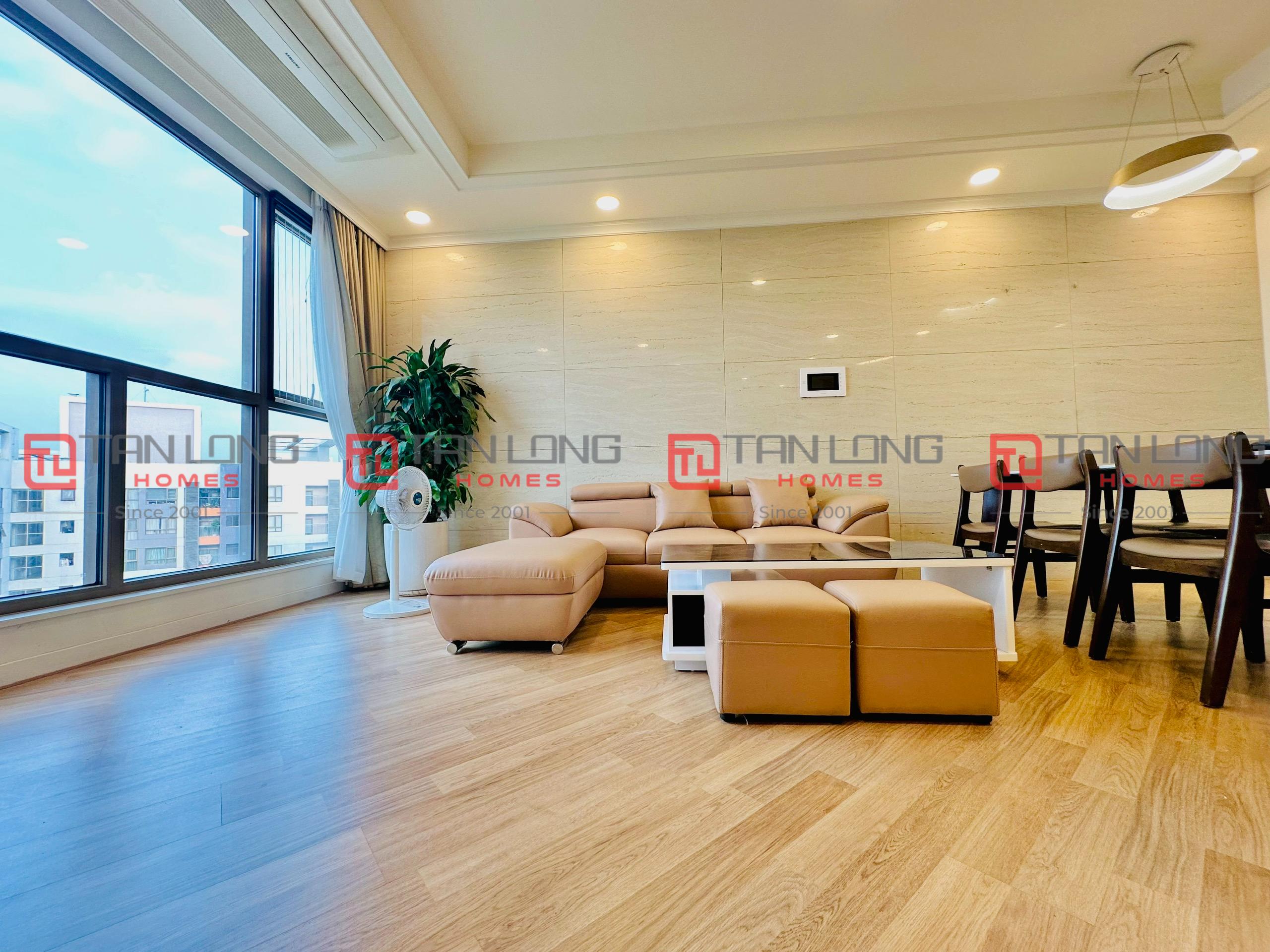 Cho thuê căn E-109,8m2 full đồ tầng cao view hồ đẹp tòa 901 Starlake 1