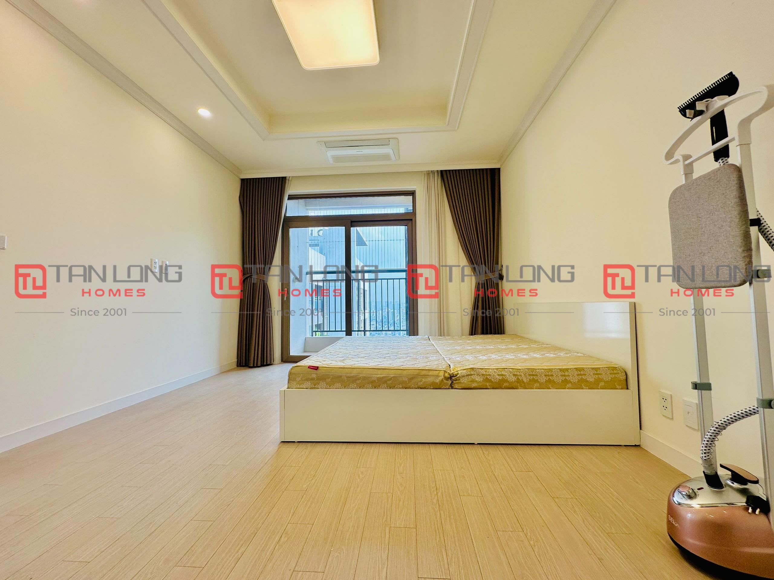 Cho thuê căn E-109,8m2 full đồ tầng cao view hồ đẹp tòa 901 Starlake 12