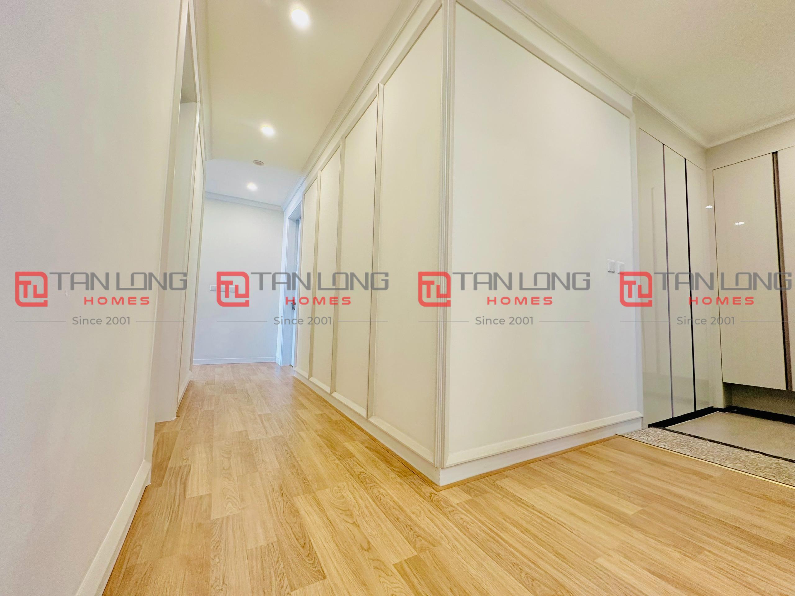 Cho thuê căn E-109,8m2 full đồ tầng cao view hồ đẹp tòa 901 Starlake 13