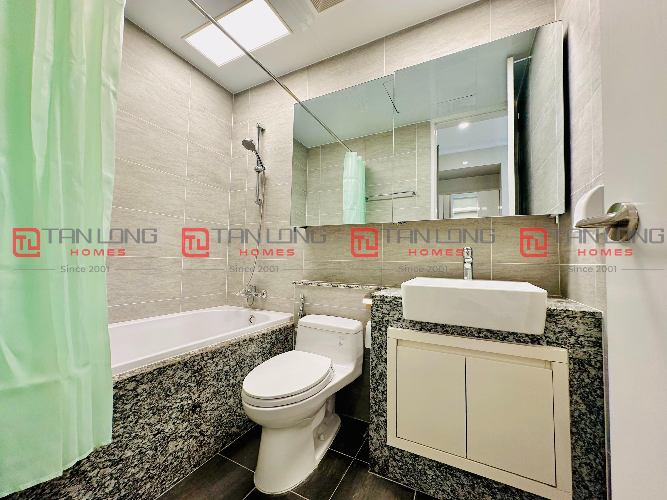 Cho thuê căn E-109,8m2 full đồ tầng cao view hồ đẹp tòa 901 Starlake 15