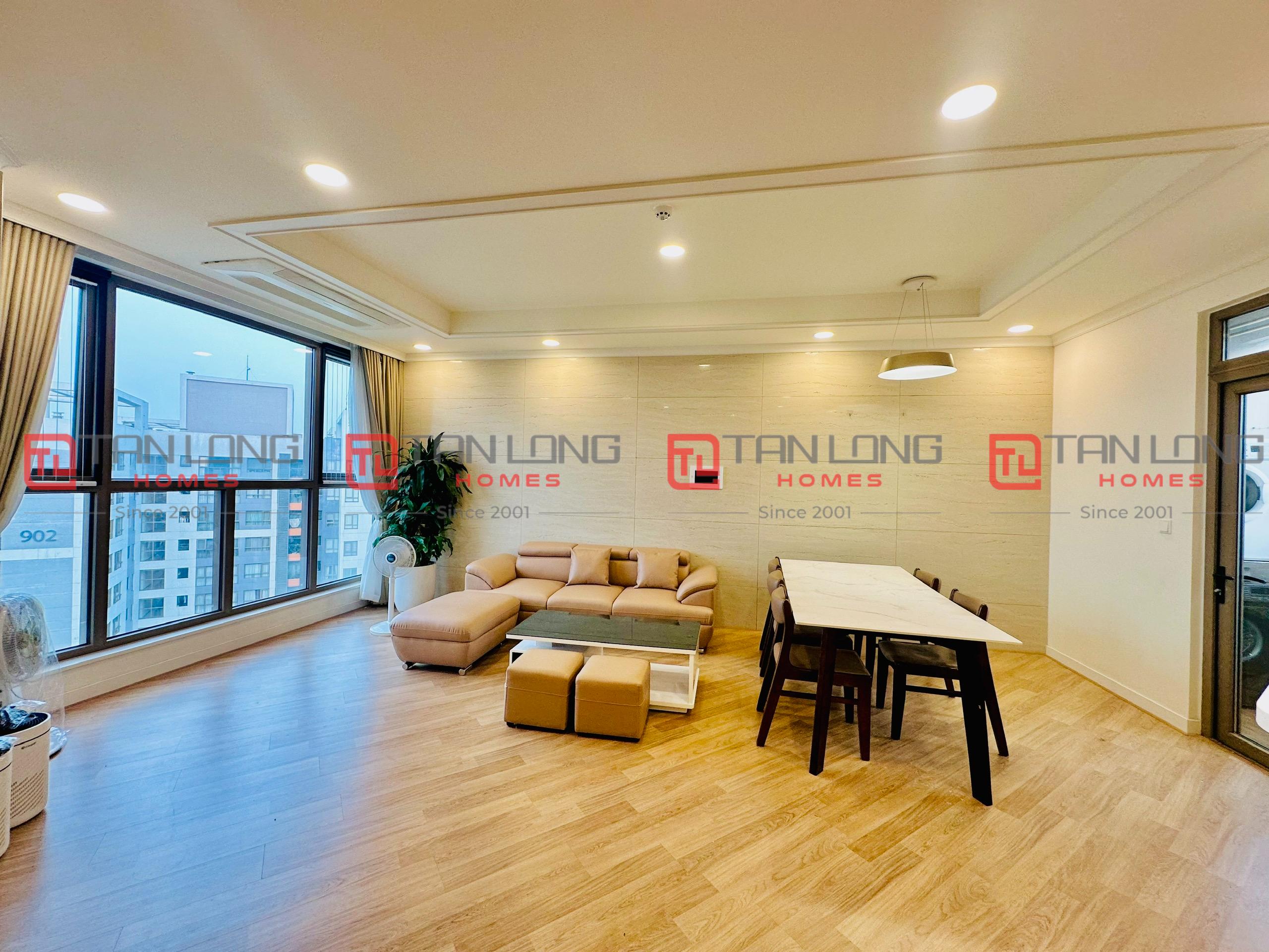Cho thuê căn E-109,8m2 full đồ tầng cao view hồ đẹp tòa 901 Starlake 2