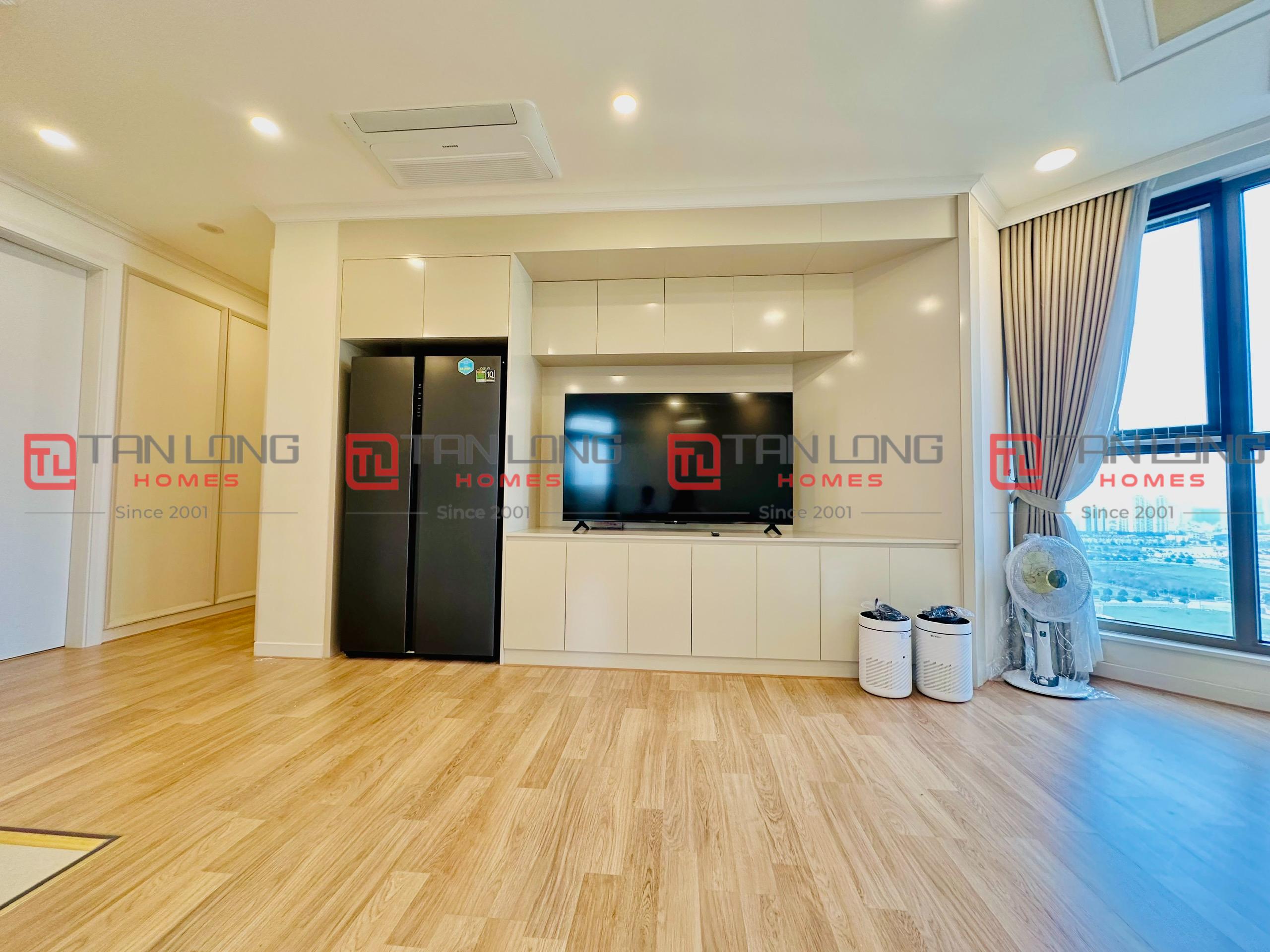 Cho thuê căn E-109,8m2 full đồ tầng cao view hồ đẹp tòa 901 Starlake 5