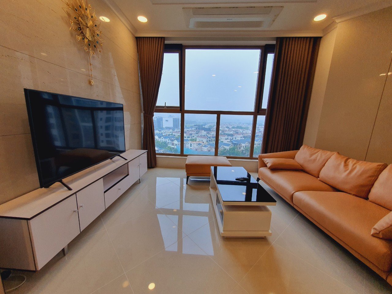 Cho thuê căn E-110m2 full đồ view biệt thự đẳng cấp tòa 901 Starlake 1