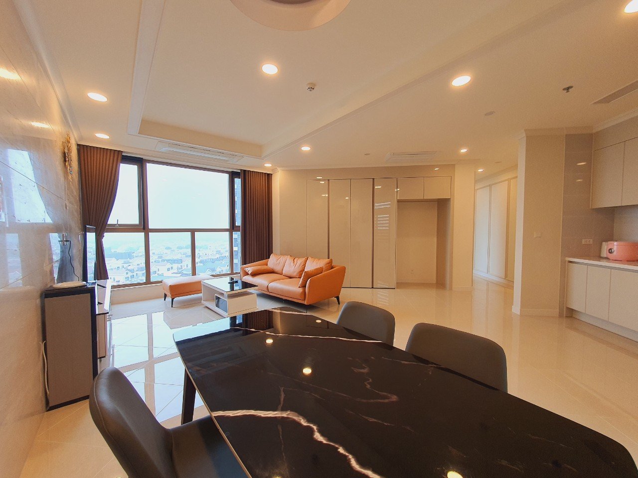 Cho thuê căn E-110m2 full đồ view biệt thự đẳng cấp tòa 901 Starlake 4
