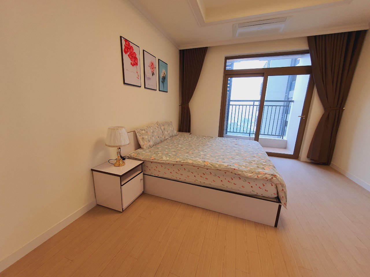 Cho thuê căn E-110m2 full đồ view biệt thự đẳng cấp tòa 901 Starlake 6