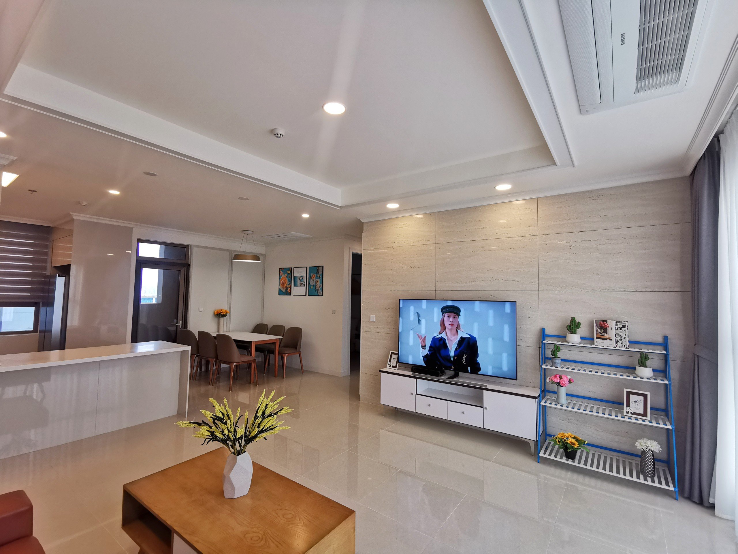 Cho thuê căn góc 3PN/112m2 full đồ, tầng trung view biệt thự tòa 902 Starlake 1