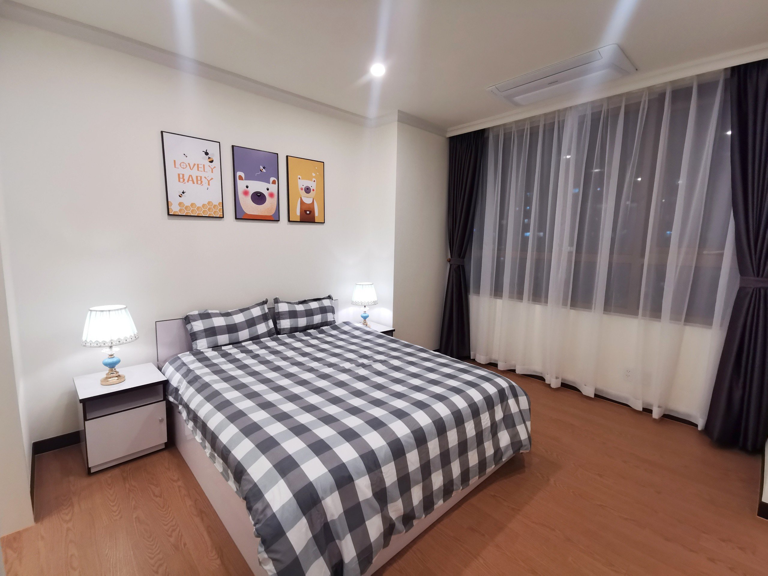 Cho thuê căn góc 3PN/112m2 full đồ, tầng trung view biệt thự tòa 902 Starlake 5