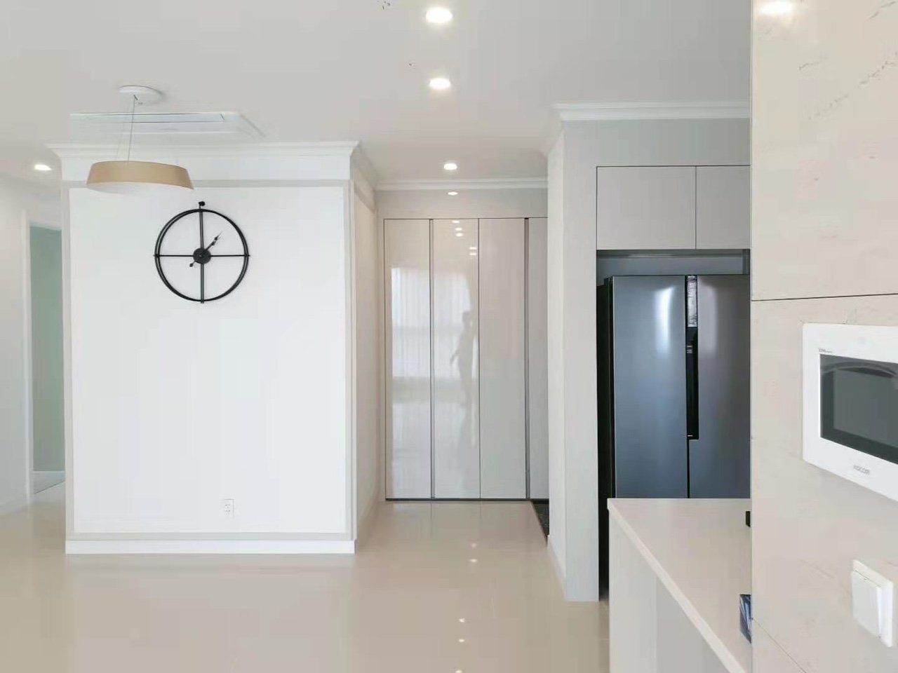 Cho thuê căn góc 3PN/113m2 tầng trung, hướng Nam view thoáng tòa 903 Starlake 2
